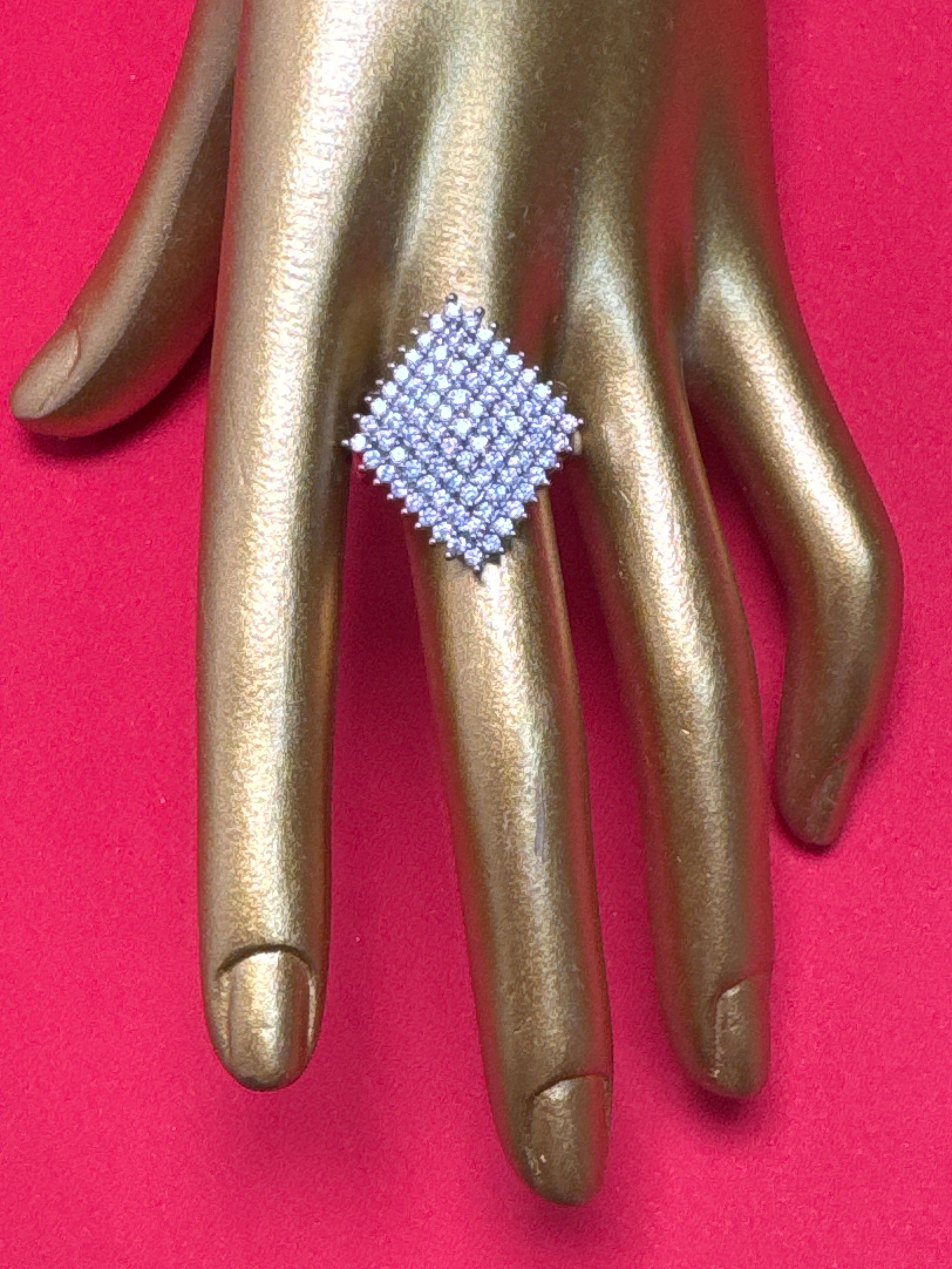 Silver Dimond shape ring with gemstone
