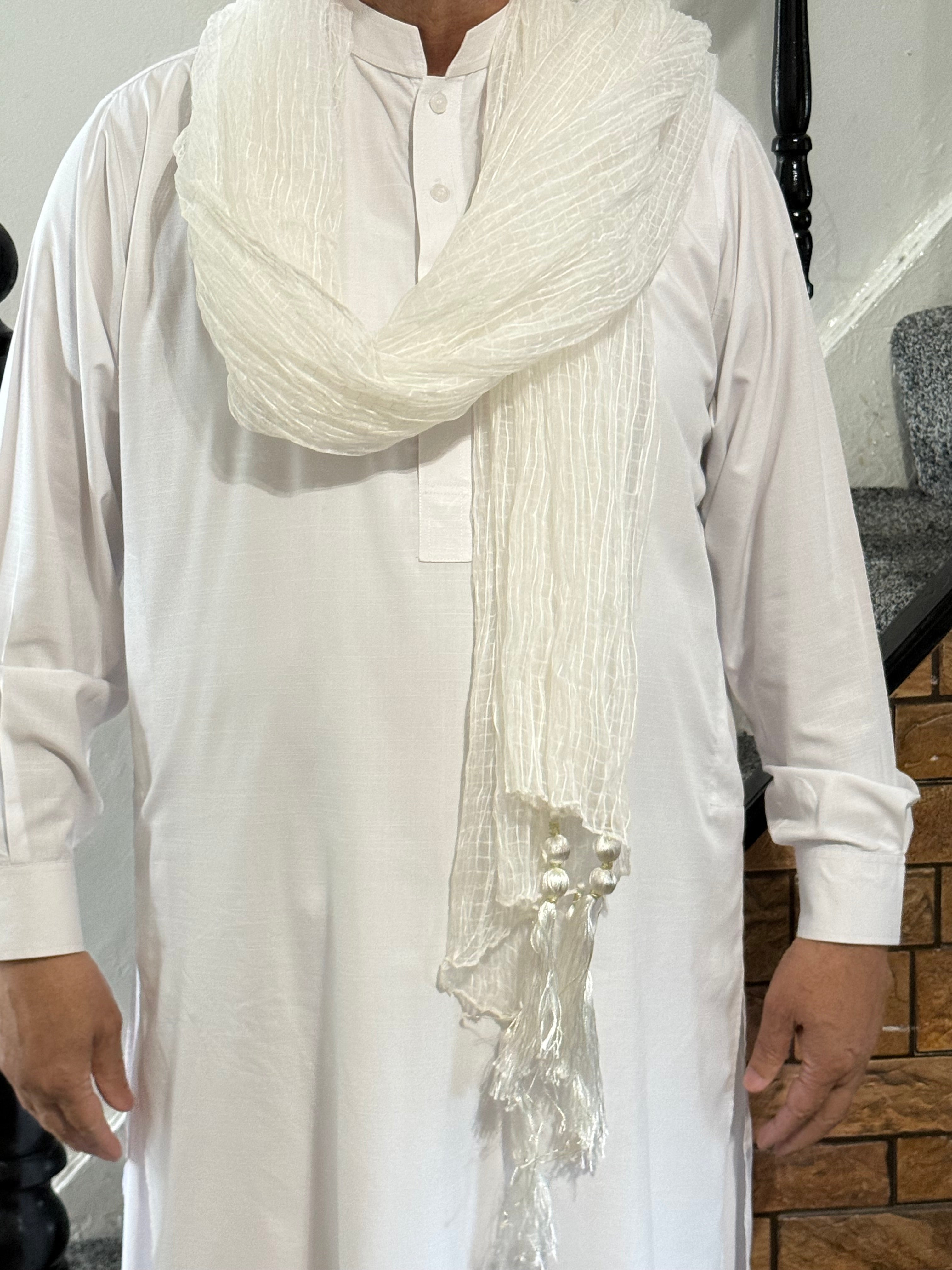 Mehndi Dupatta For The Lads In Dark White Colour With Tussles