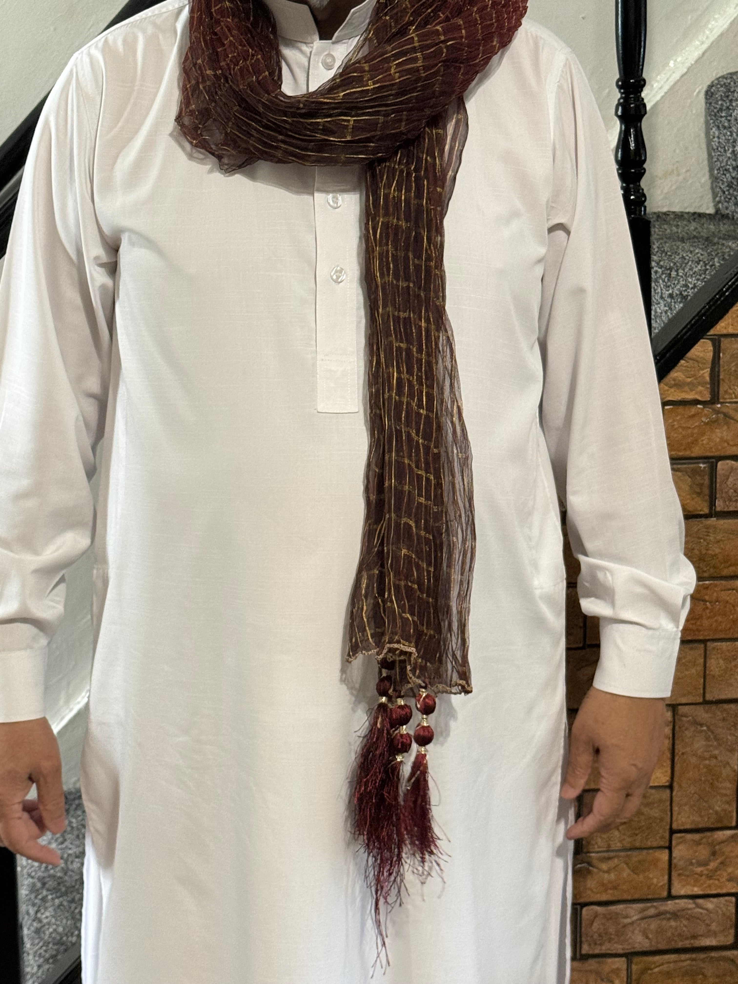 Mehndi Dupatta For The Lads In Dark Maroon Colour With Tussles