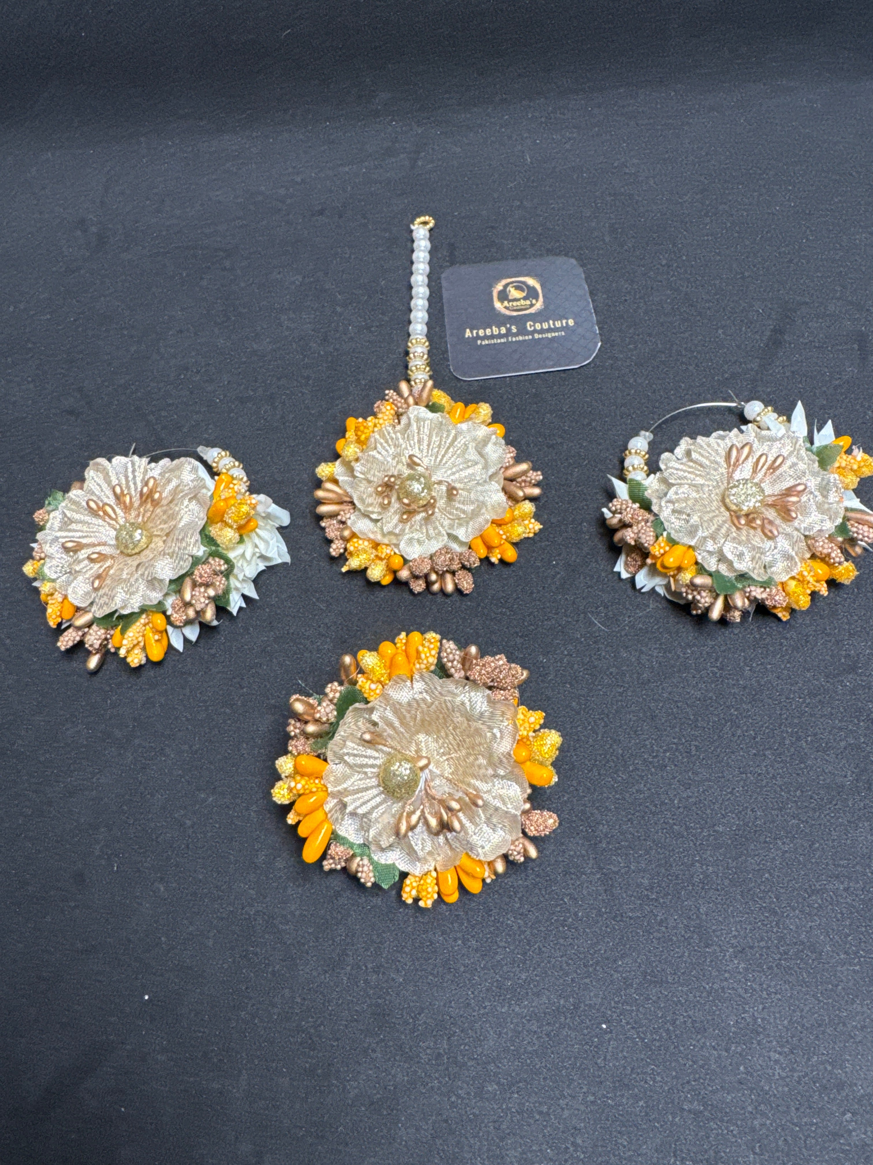 Bridal flower set for Mehndi /haldi. Earring, bindi,ring & 2 gajras