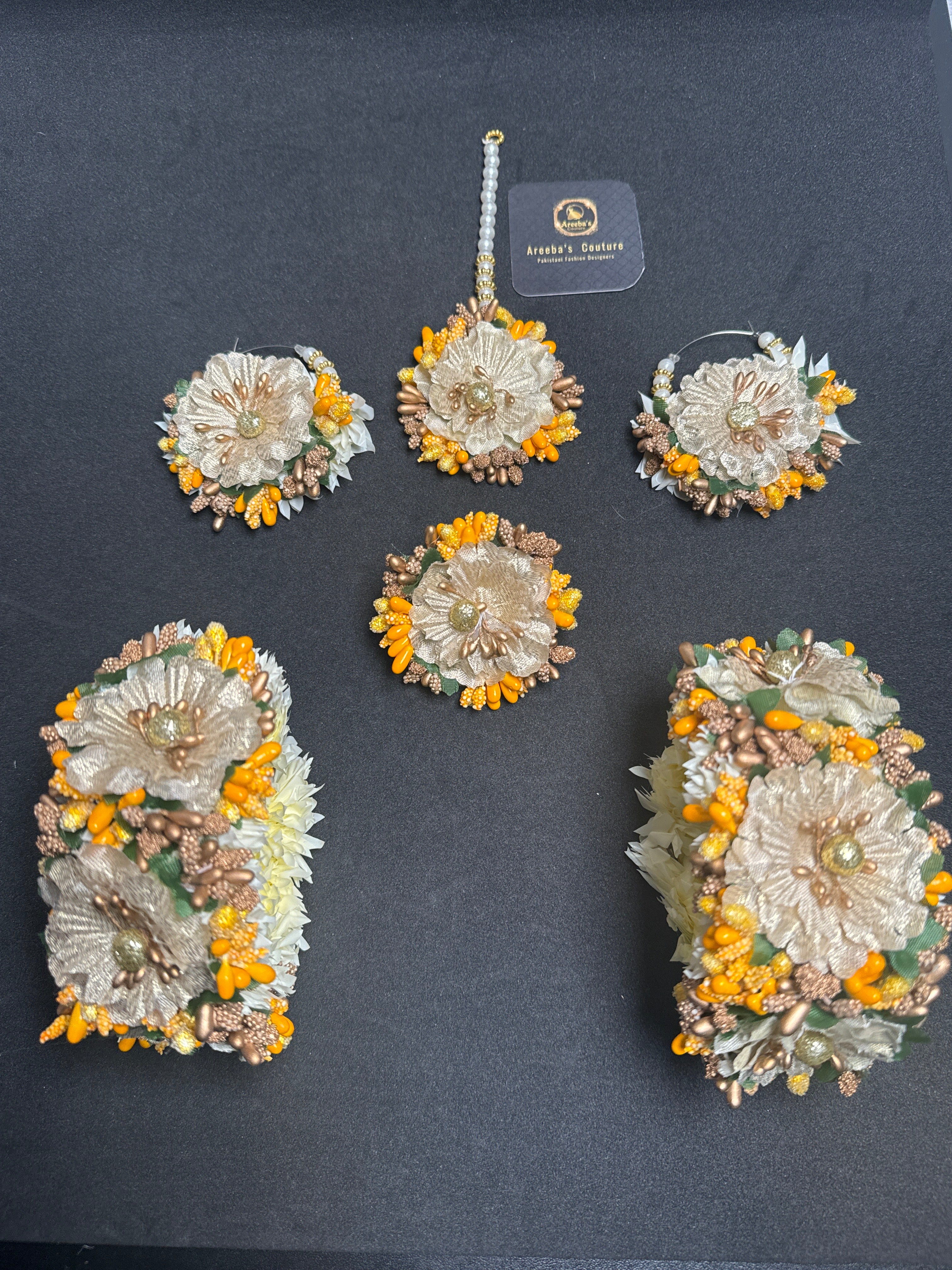 Bridal flower set for Mehndi /haldi. Earring, bindi,ring & 2 gajras