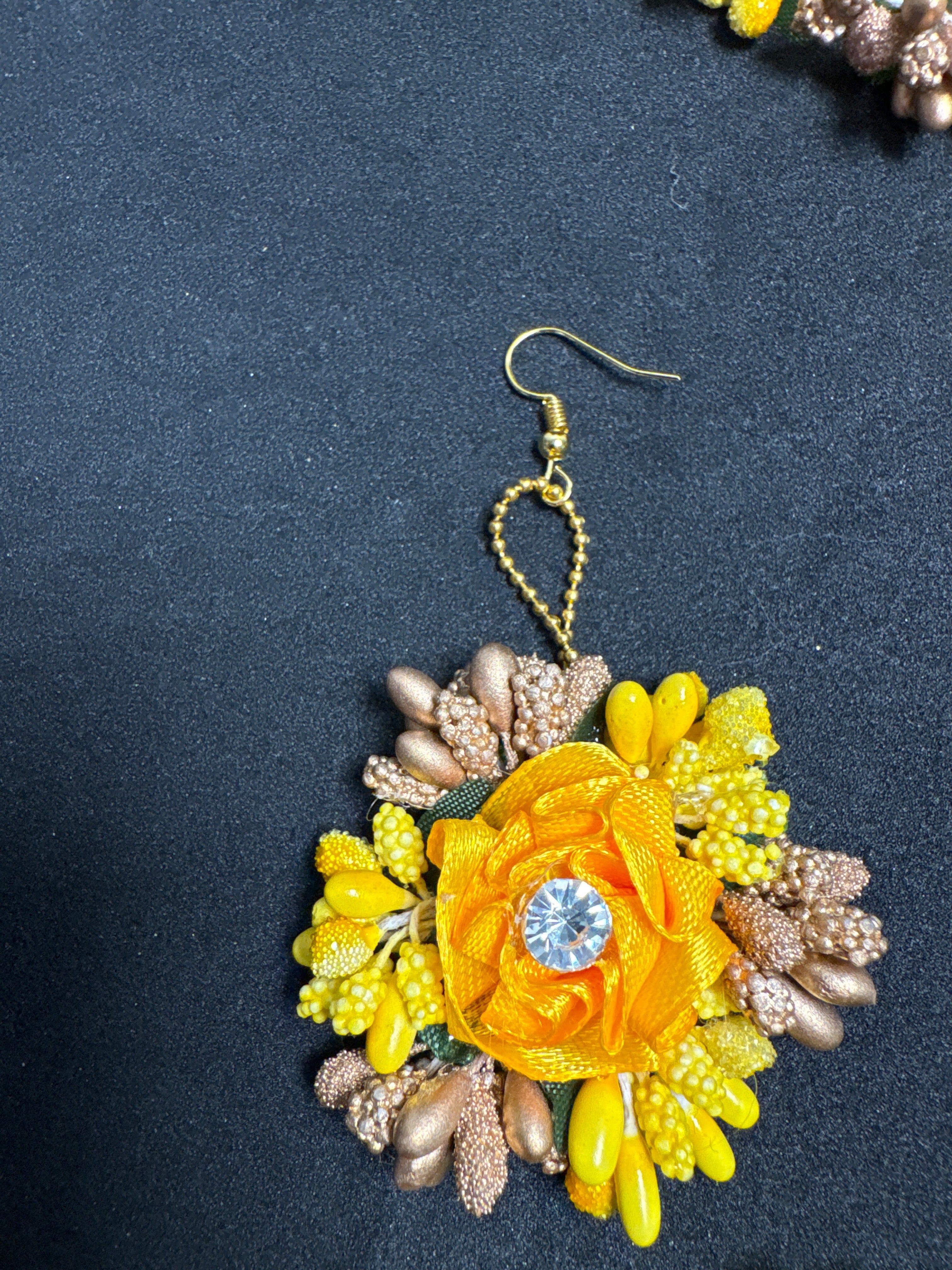 Mastered and Creem Flower Jewellery set with necklace earrings Bindi & Bracelet