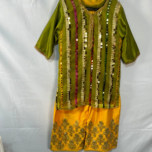 Girls Mehndi party suit- Areeba's Couture