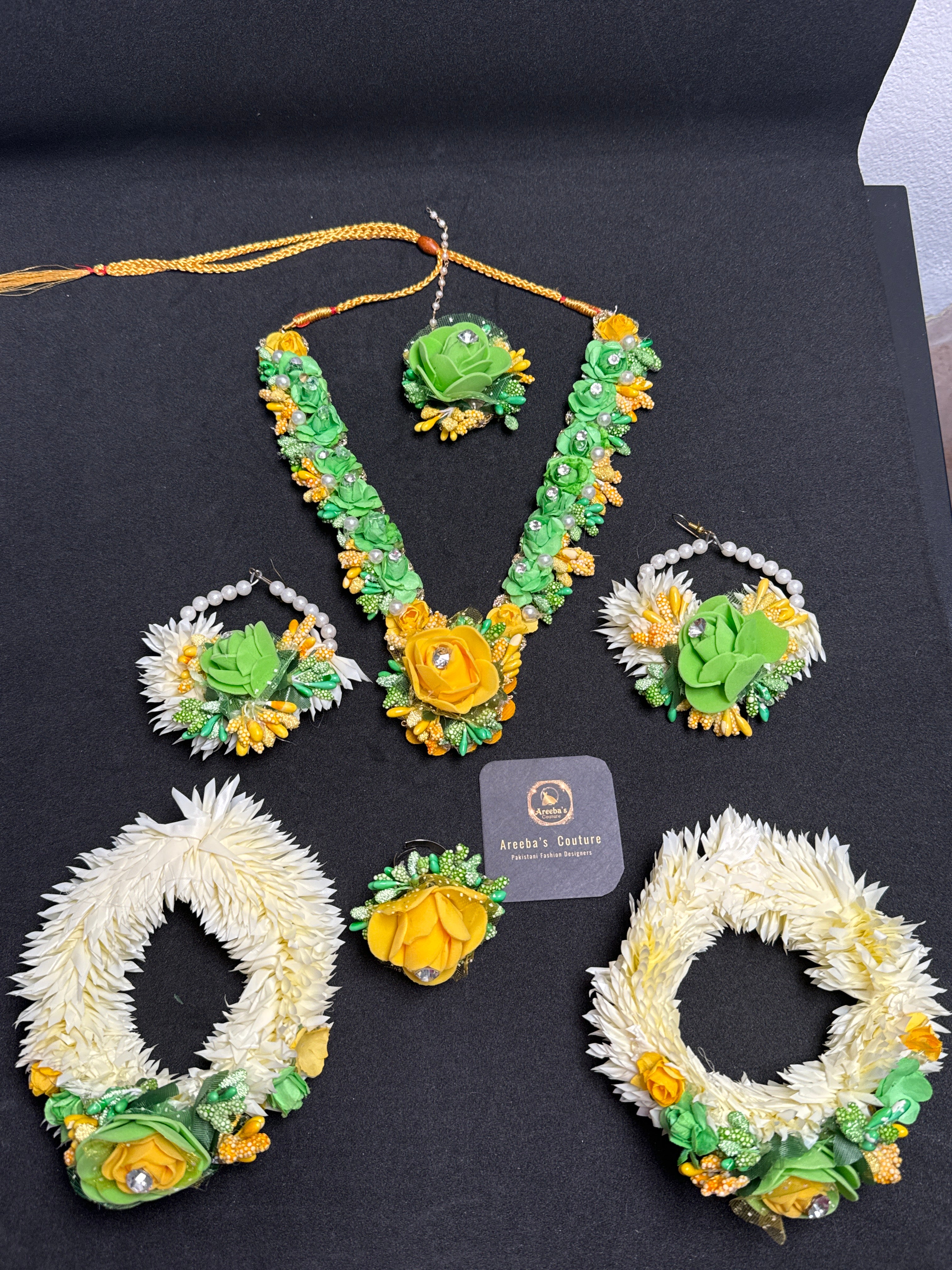 Green & White Flower Jewellery set with necklace earrings Bindi 2 Gajra and ring