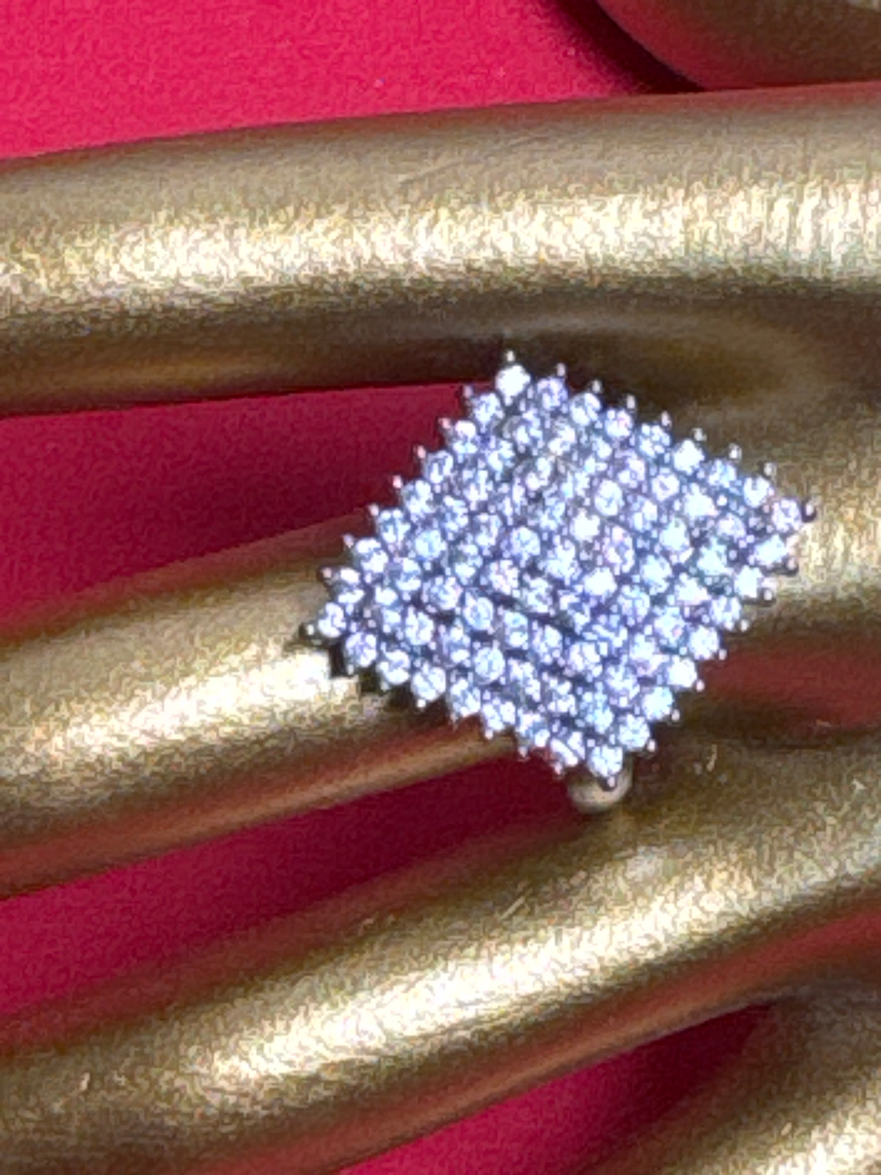 Silver Dimond shape ring with gemstone