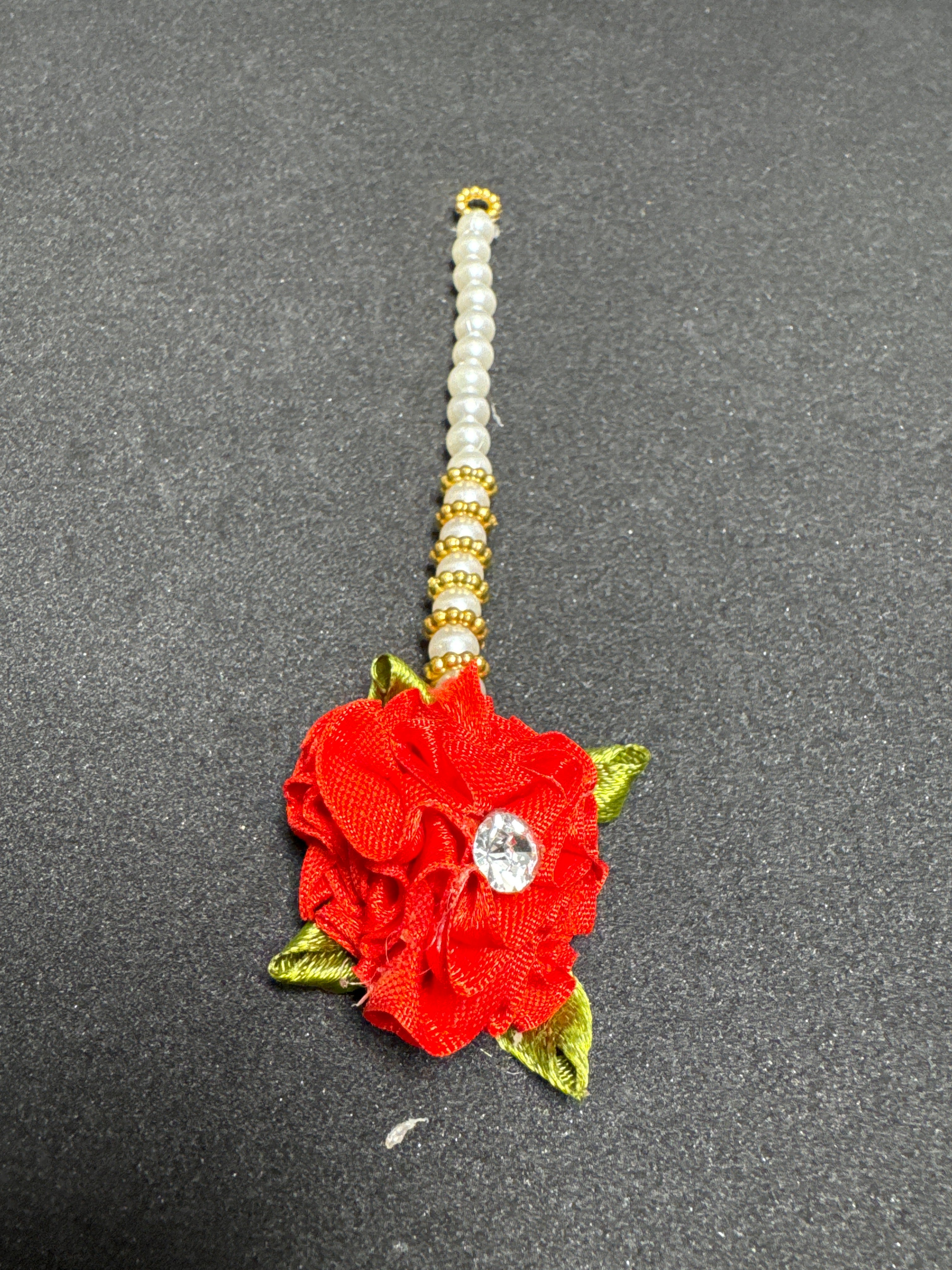 Flower Red Bindi in Red Colour for Grooms & Bridegroom Maids with Elegant Beaded Design and Sparkling Centerpiece