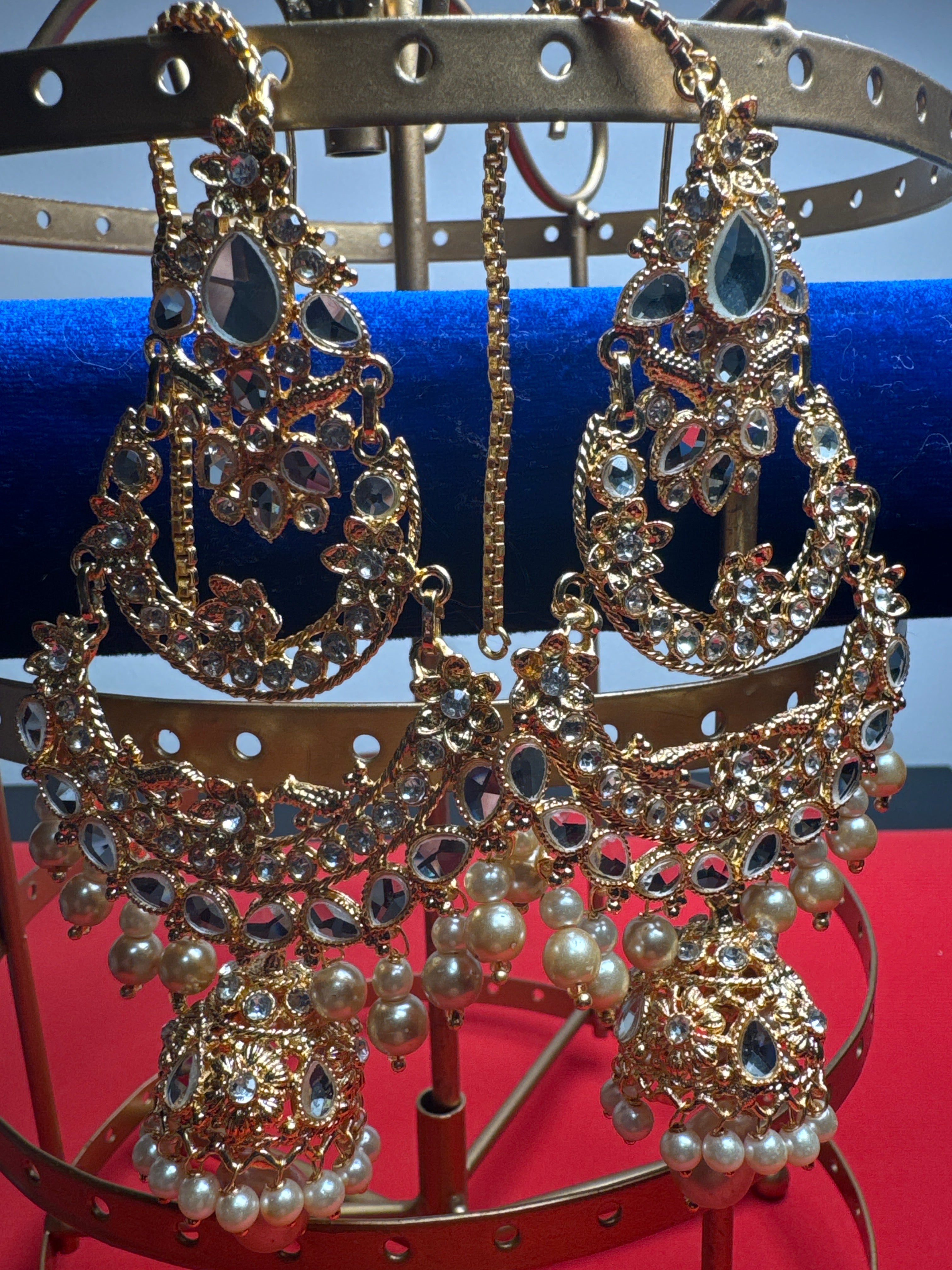 Jumkay (Earring) with gold colour pearls TBE 20