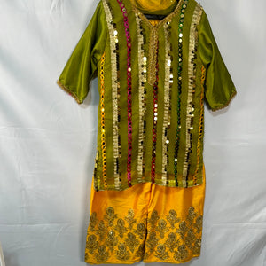 Girls Mehndi party suit- Areeba's Couture