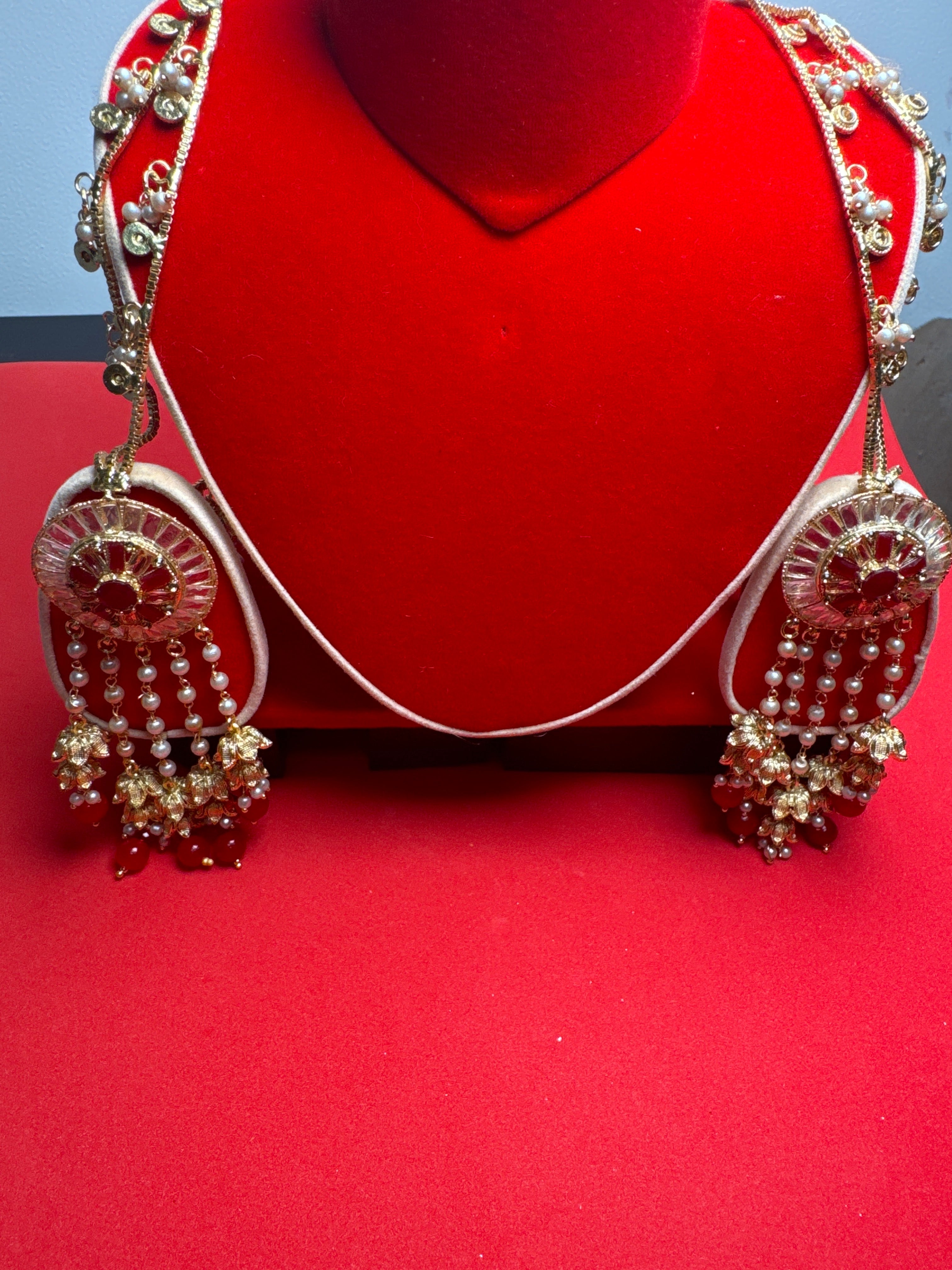 Jumkay (Earring) with Red  colour pearls TBE 25