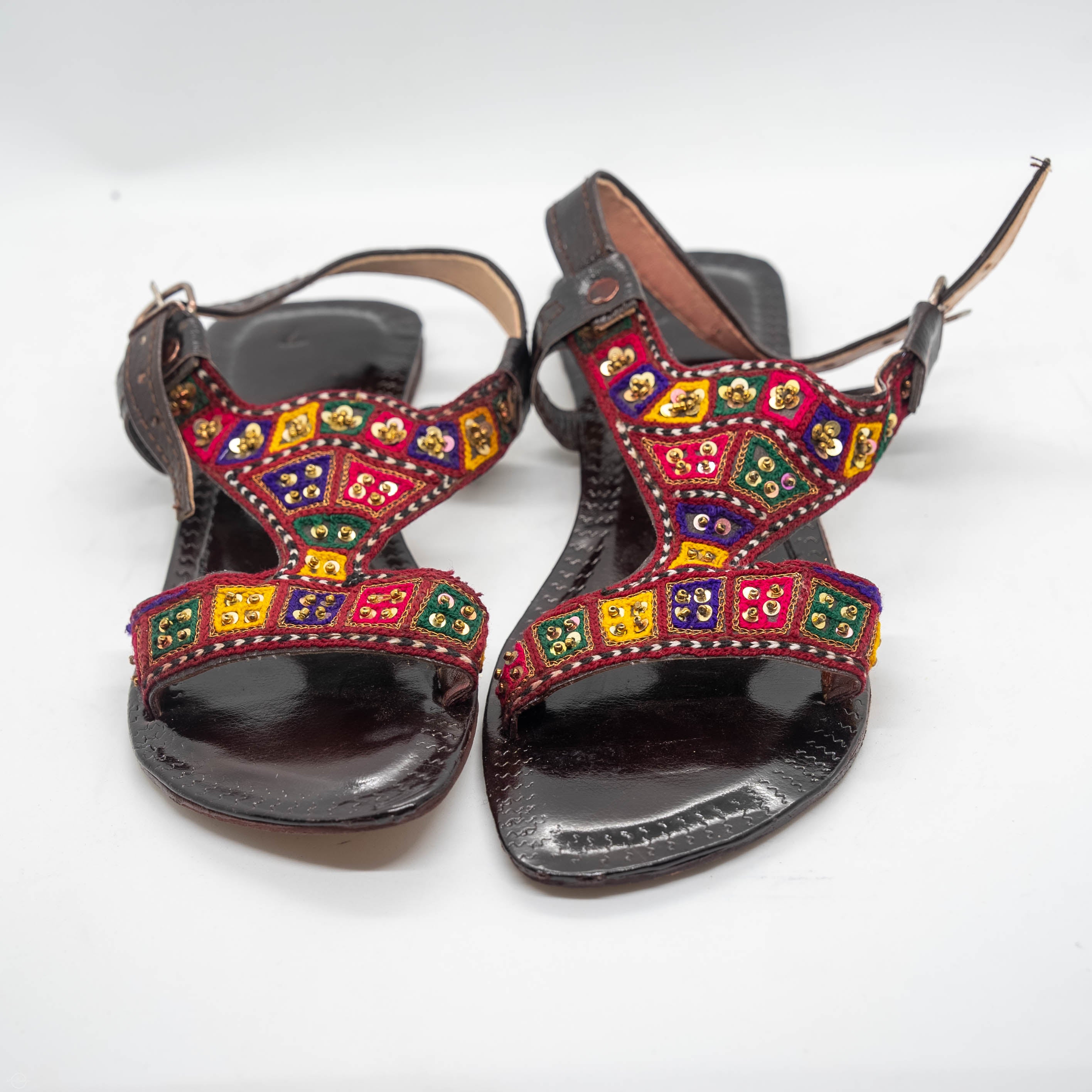 Embroidered kolapuri chapal