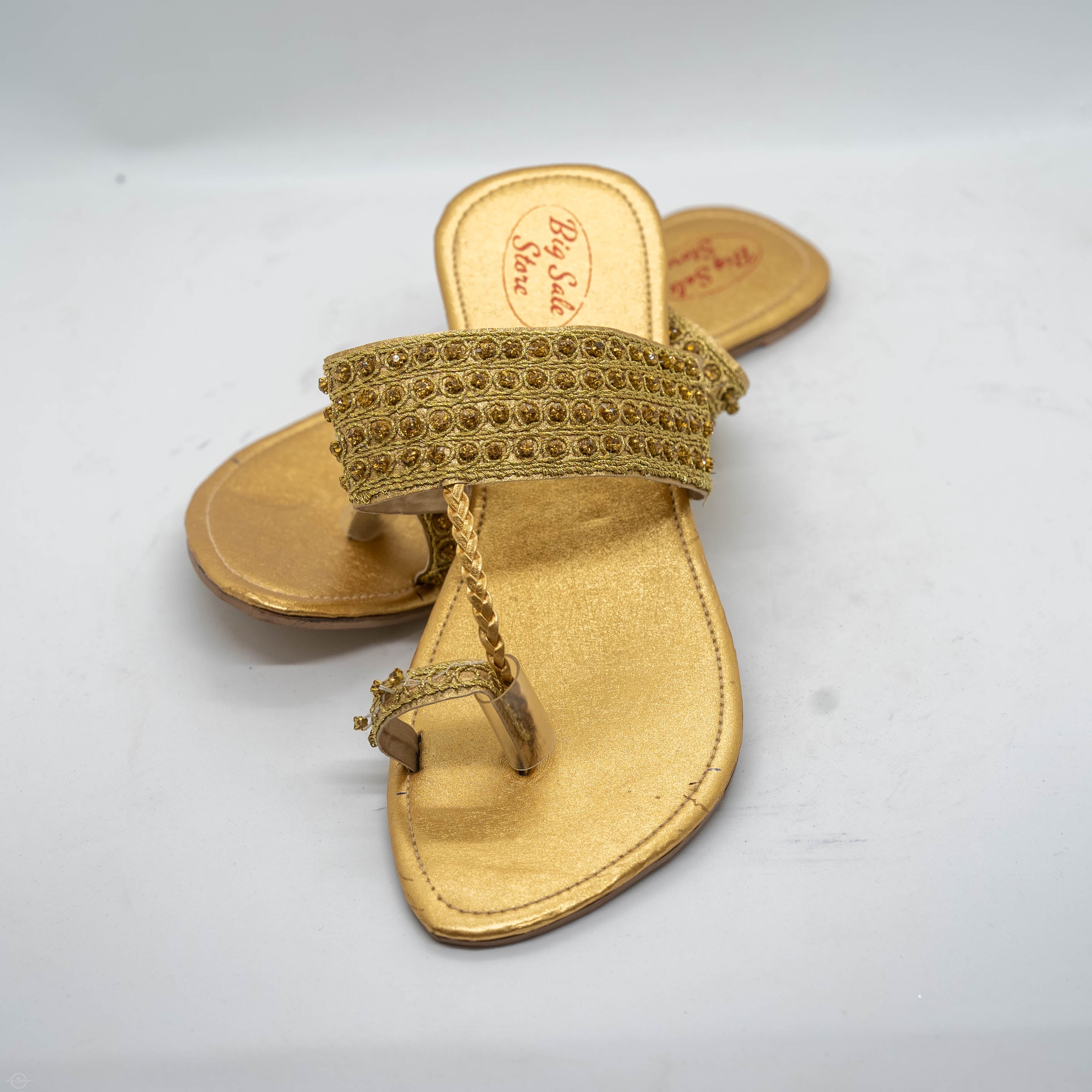 Golden Kolapuri Sandals with Shimmering Diamontees Handcrafted High-Quality Materials for Elegance and Comfort