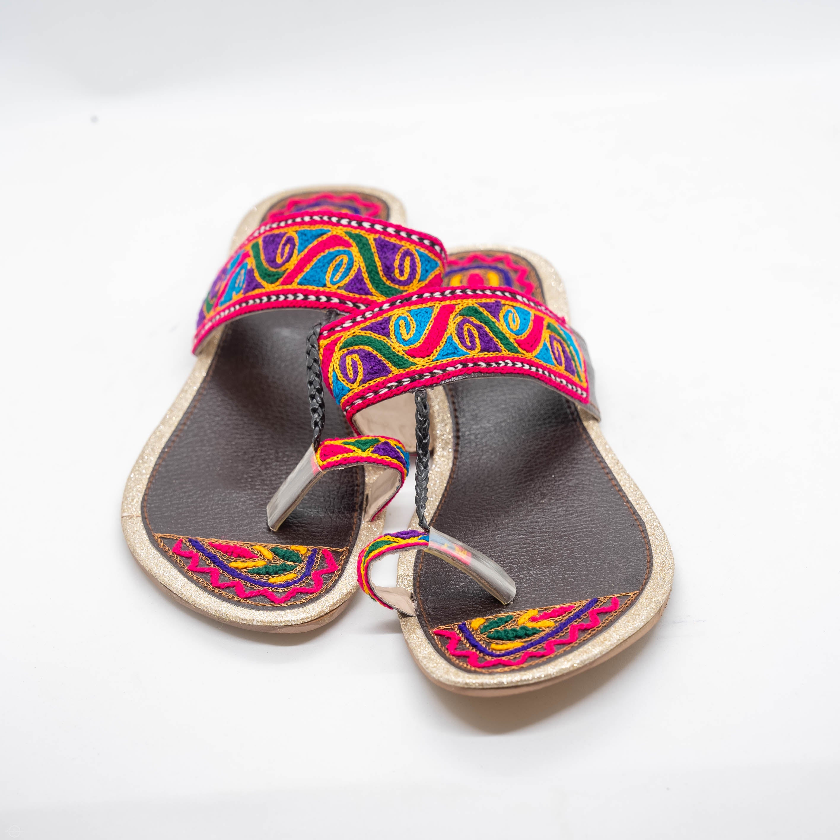 Embroidered kolapuri chapal