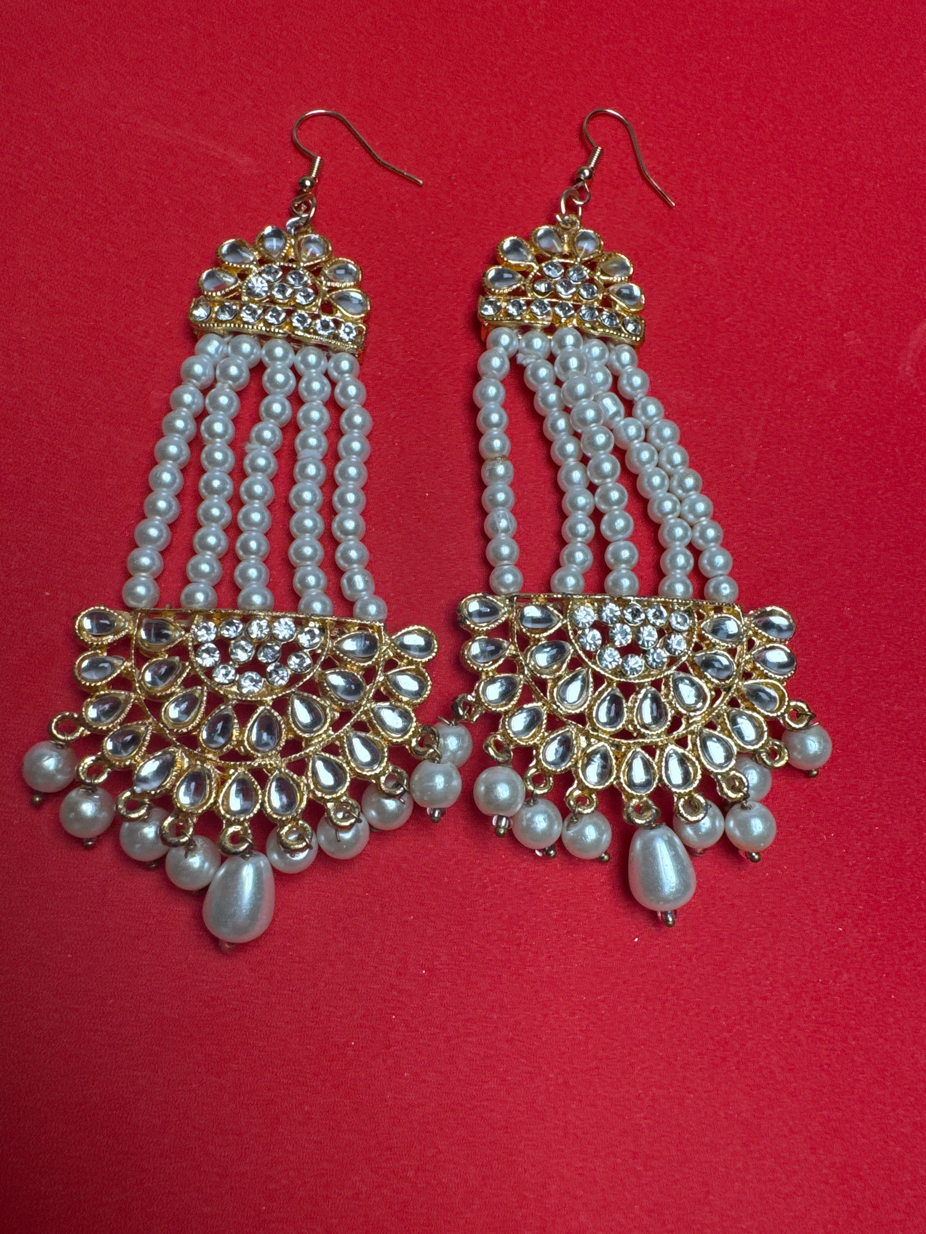 Jumkay (Earring) with white pearls TBE 18