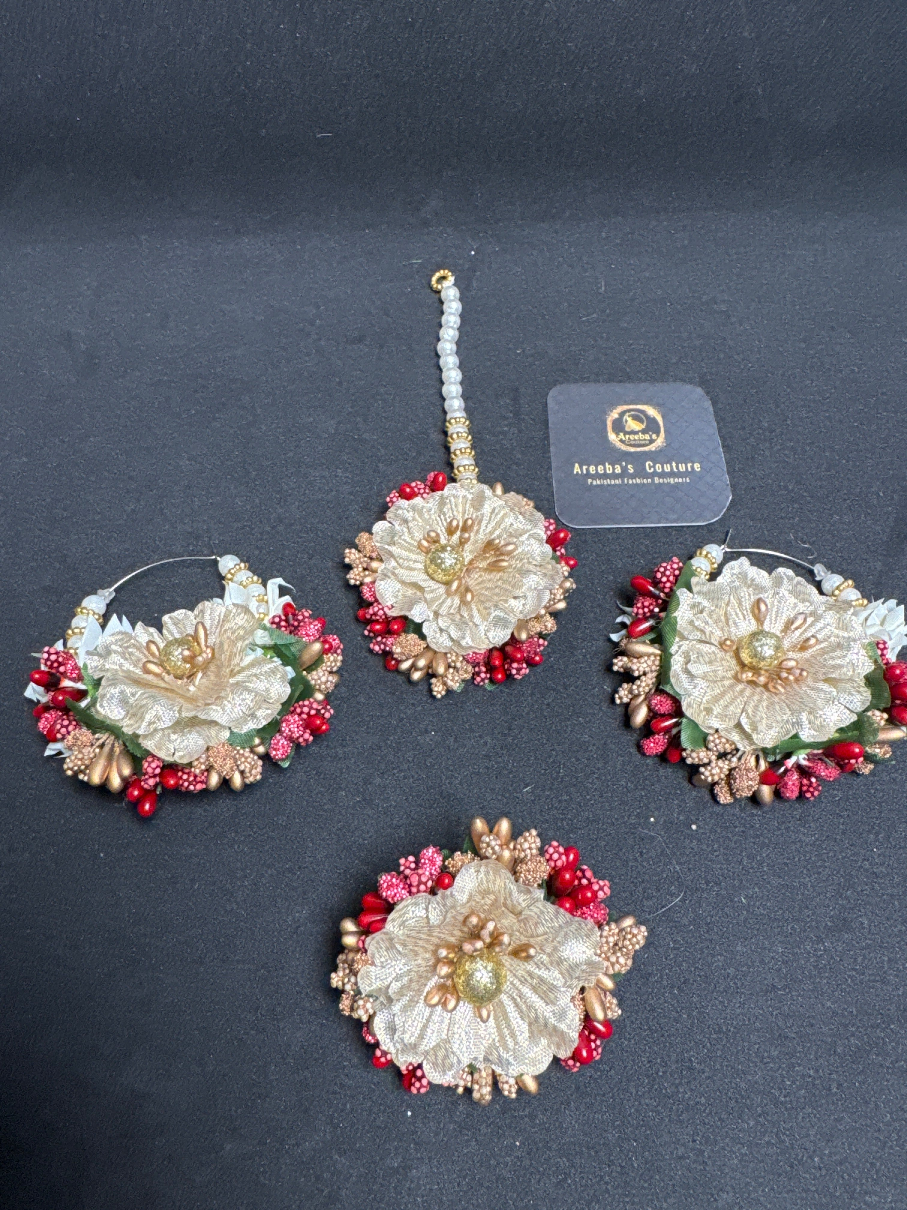 Bridal flower set for Mehndi /haldi. Earring, bindi,ring & 2 gajras in Mahroon & White