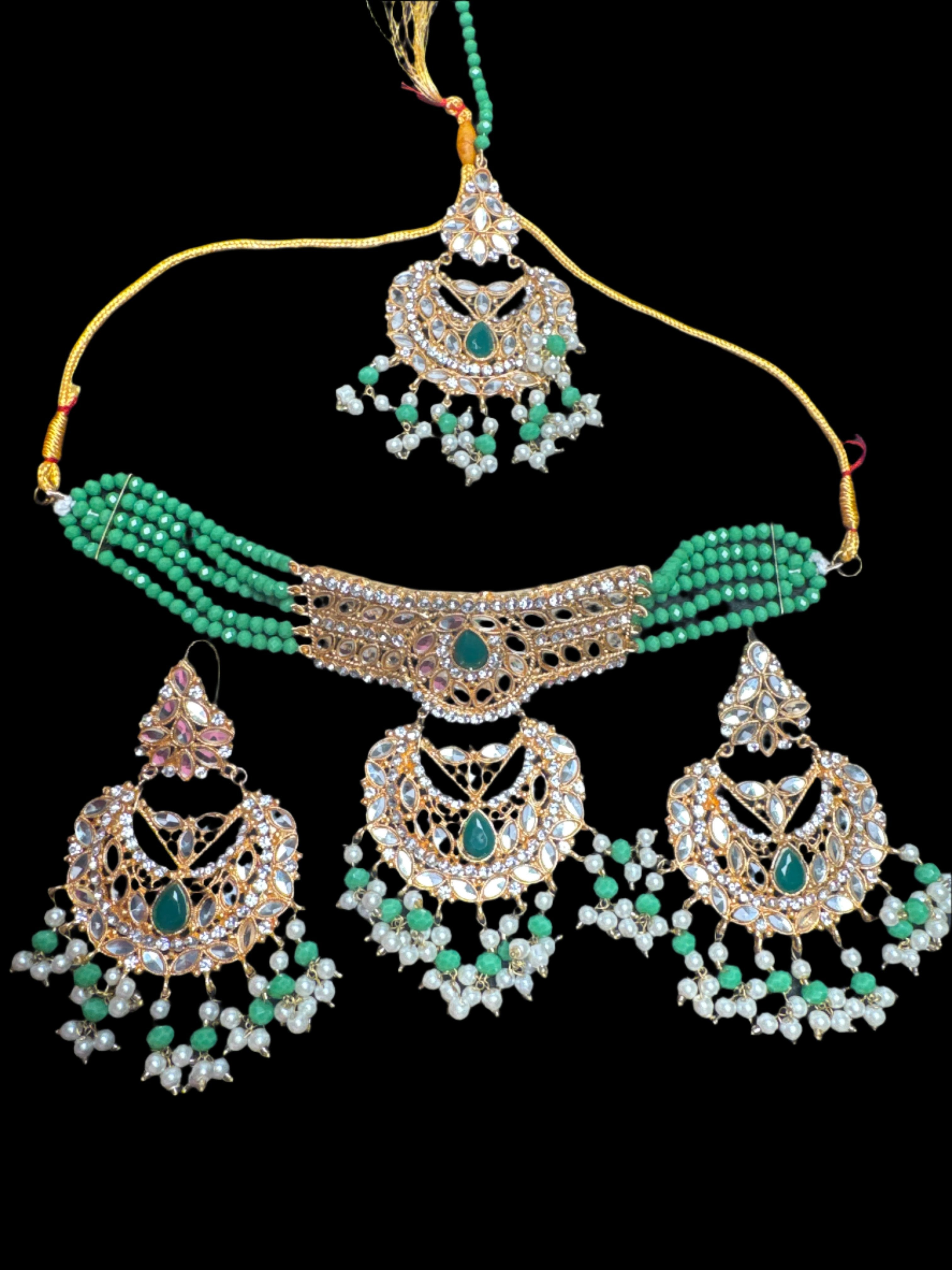 Gold colour Jewellery set with necklace, earrings and Teeka with green & white pearls - KS2