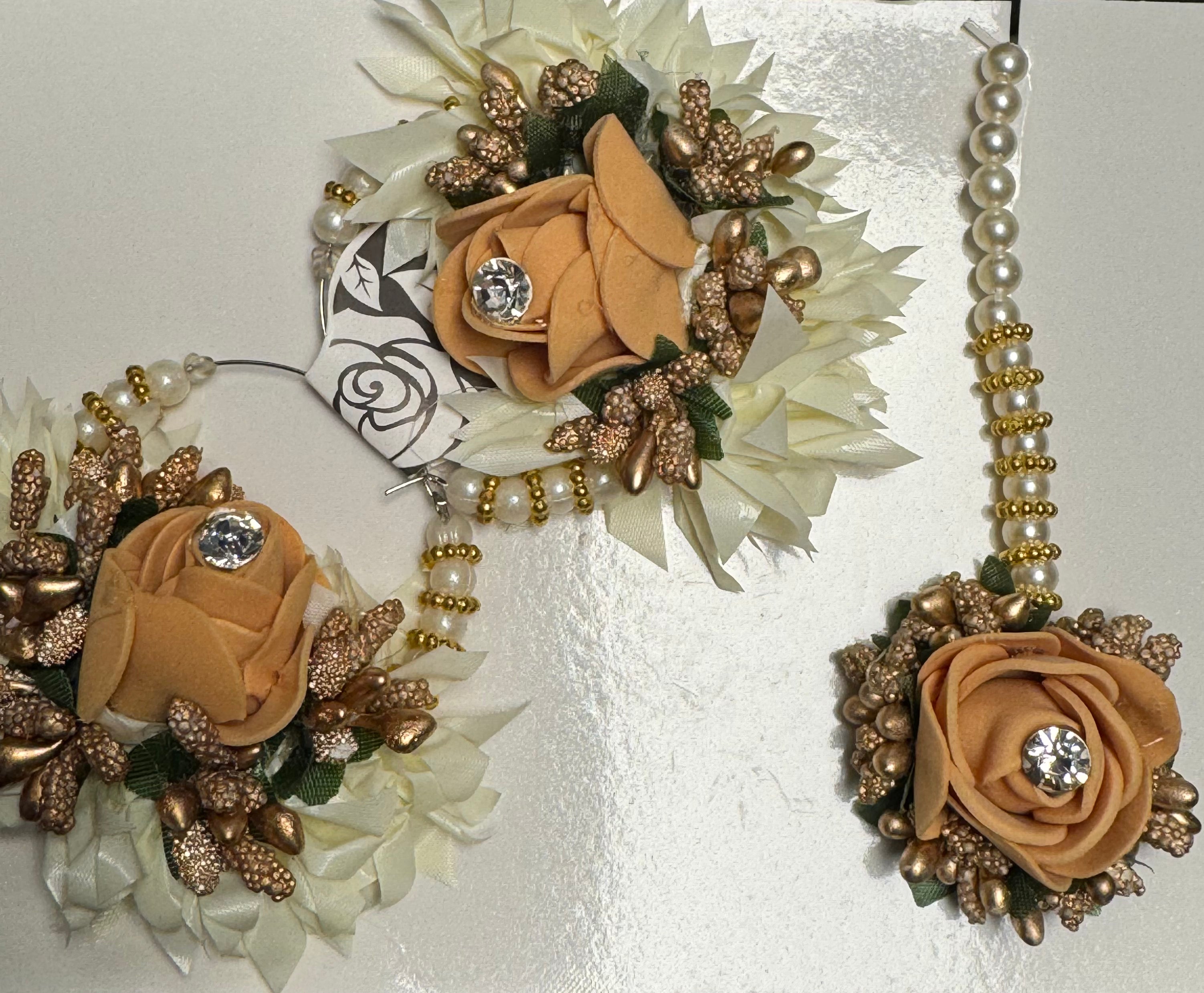 Earing and bindi set gold and white