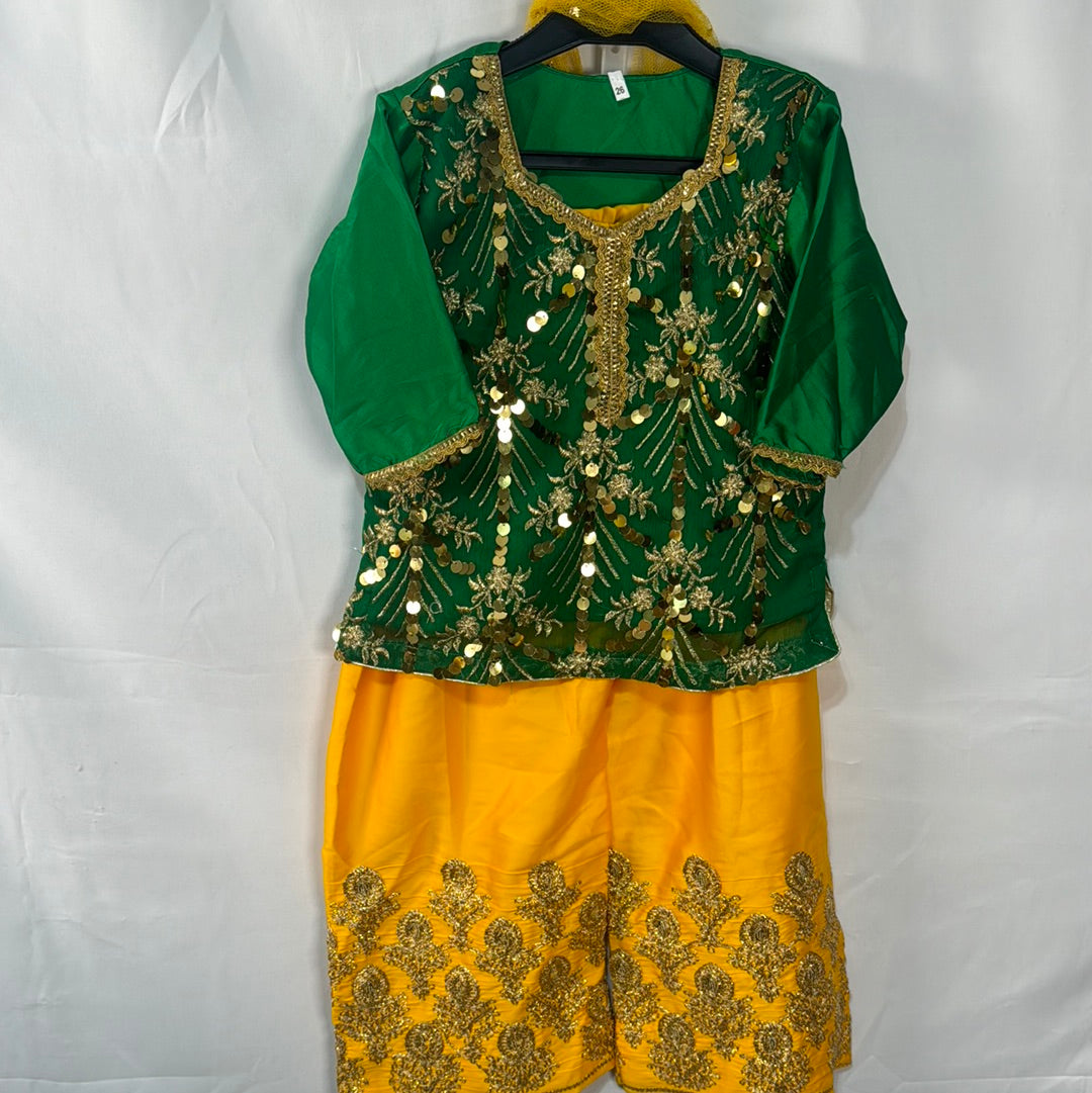 Mehndi outfit for girls
