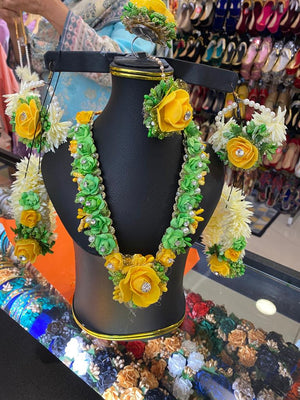 Floral gajra set- Areeba's Couture