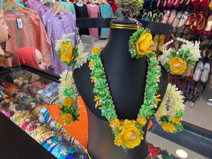 Floral gajra set- Areeba's Couture