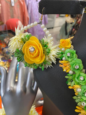 Floral gajra set- Areeba's Couture