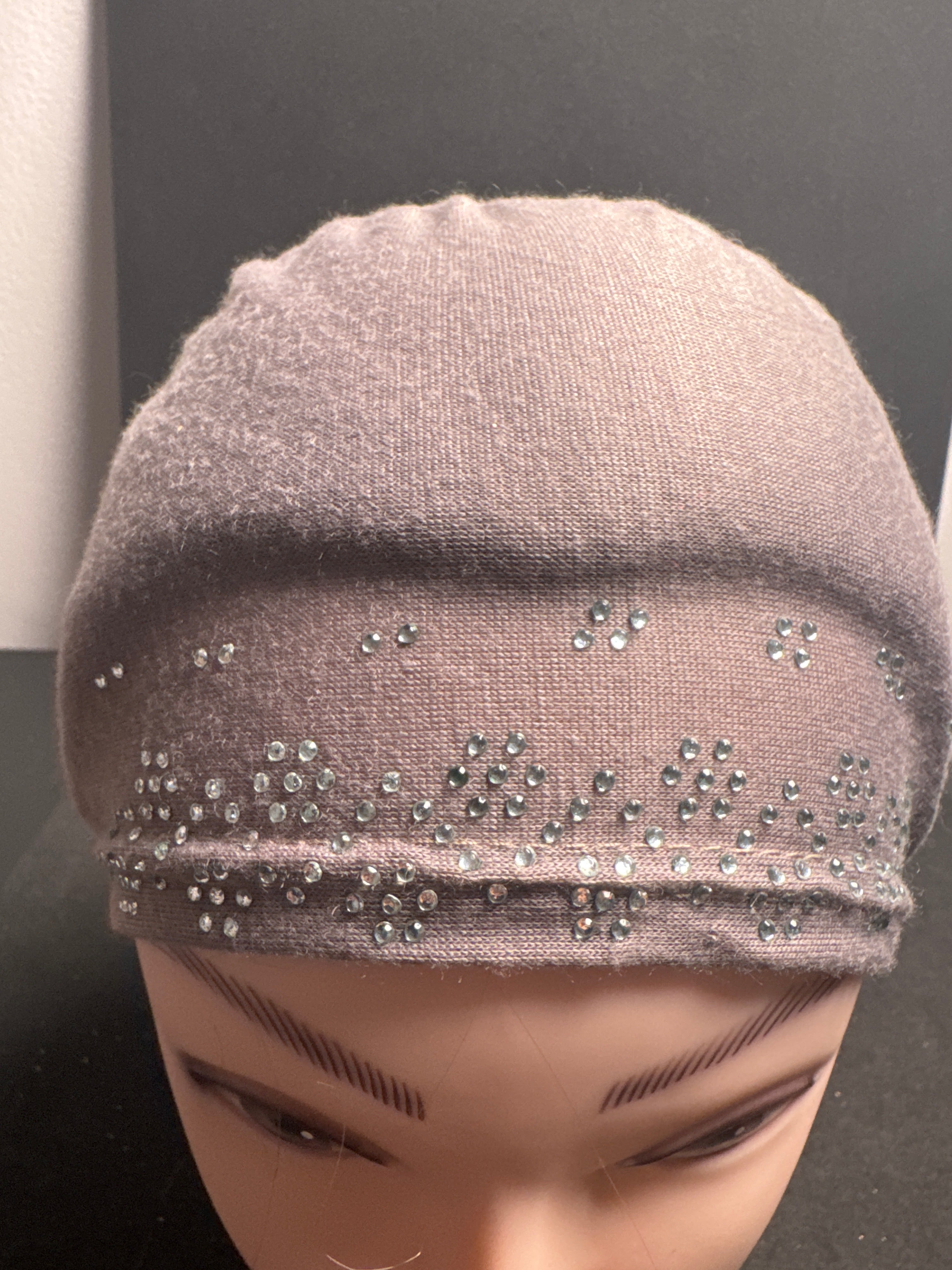 Hijab cap for ladies in light grey with beads HC41