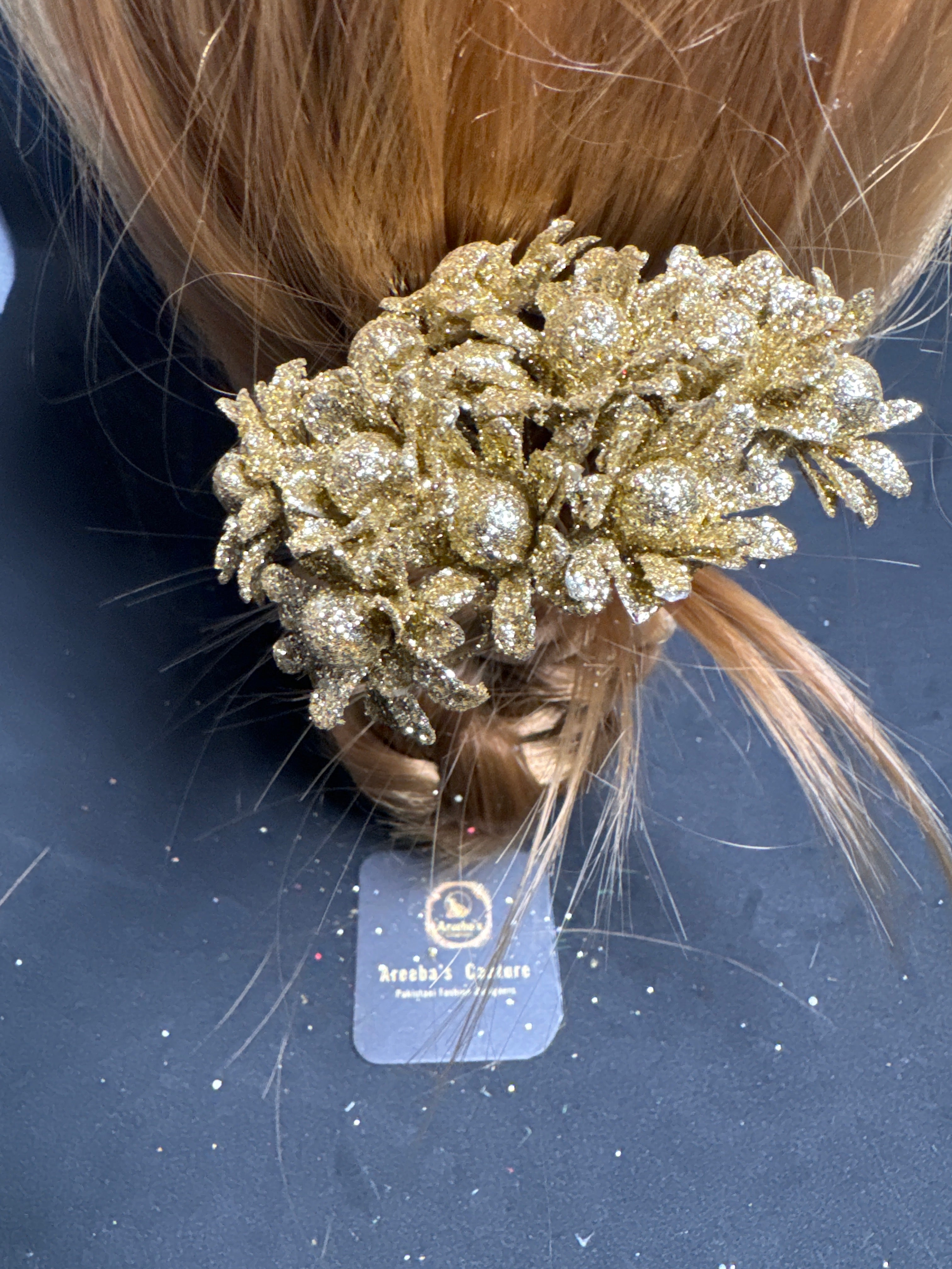 Flower hair pin in gold