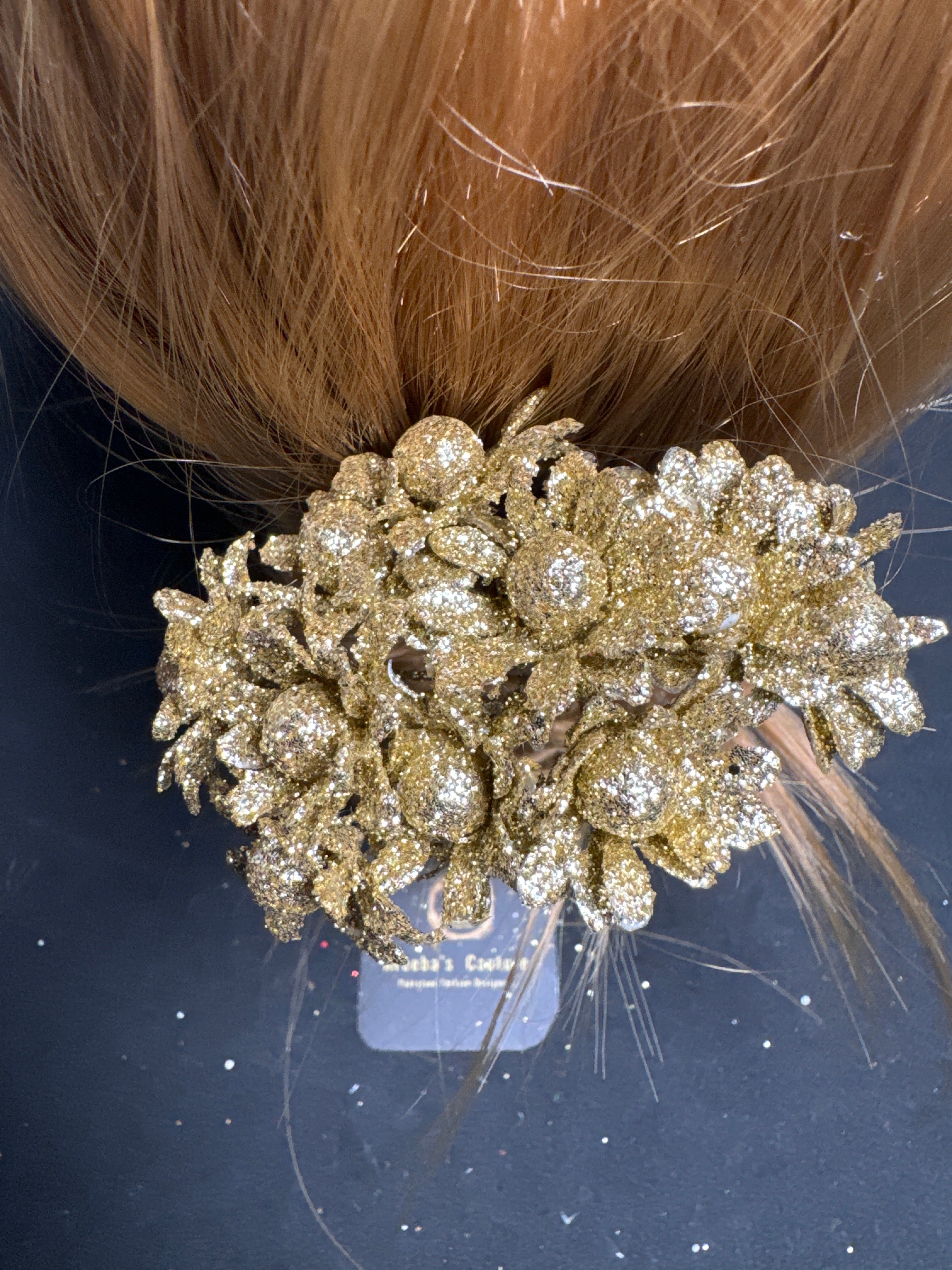 Flower hair pin in gold