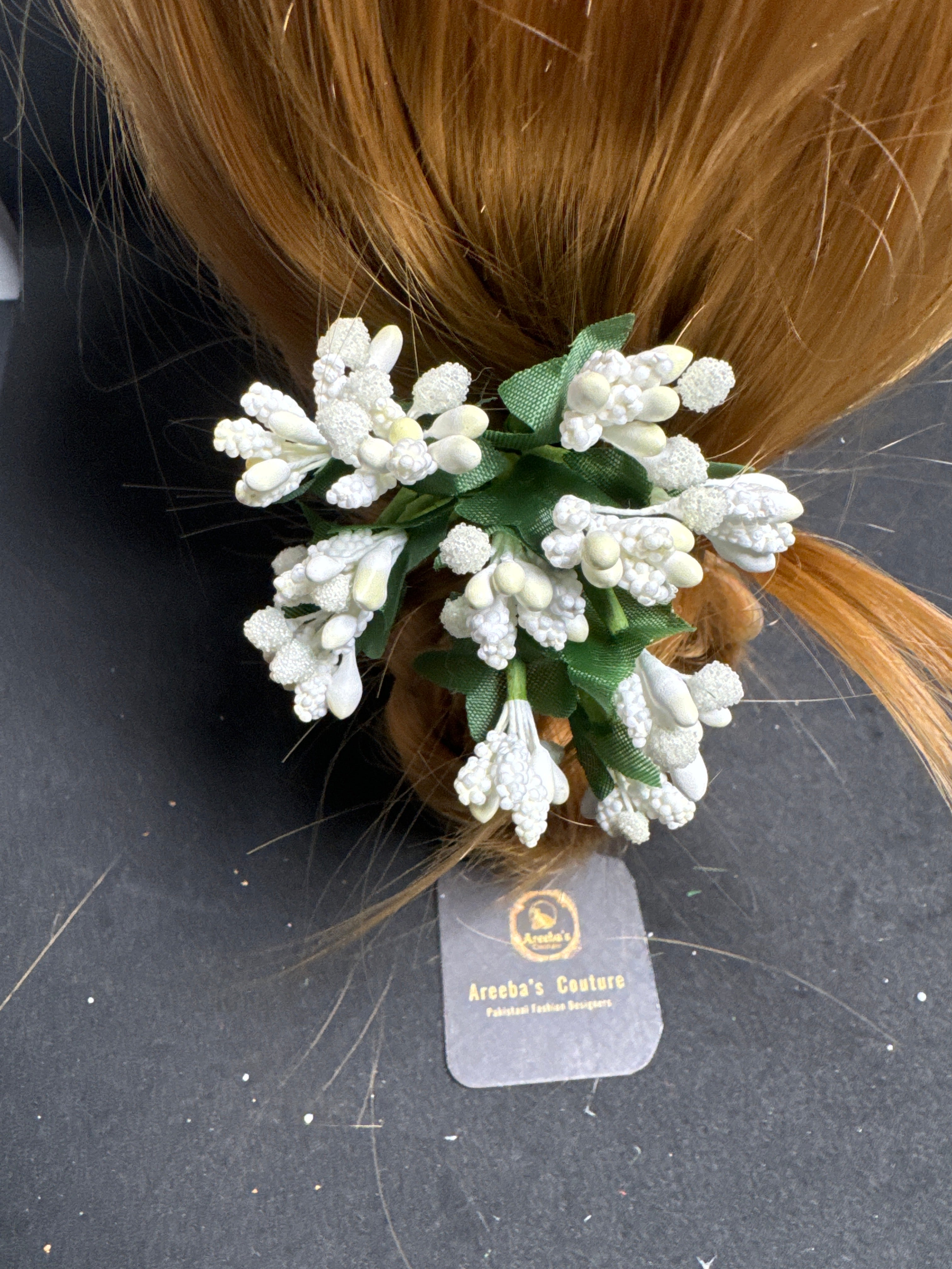 Flower hair pin in white