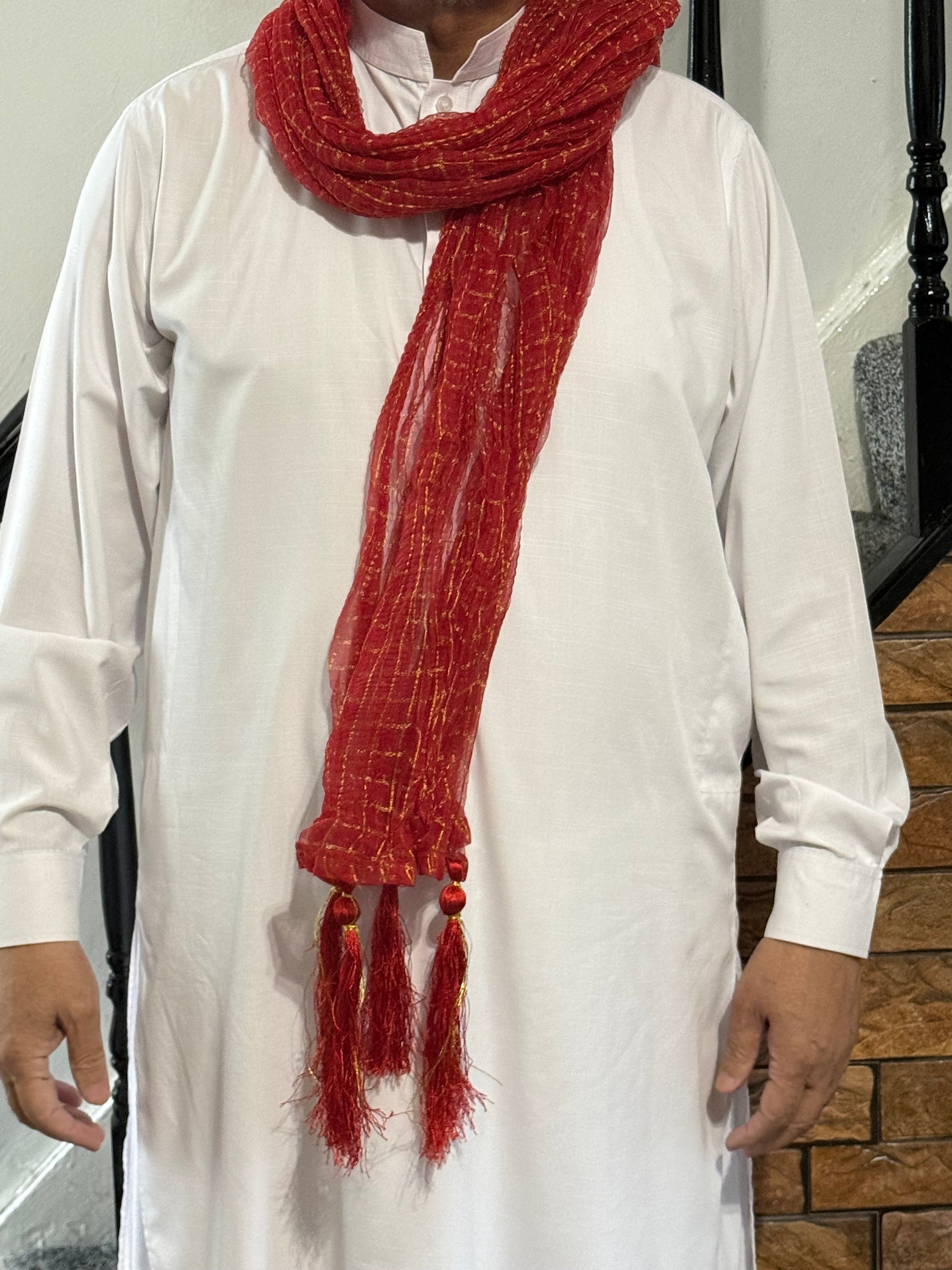 Mehndi Dupatta For The Lads In Maroon Colour With Tussles