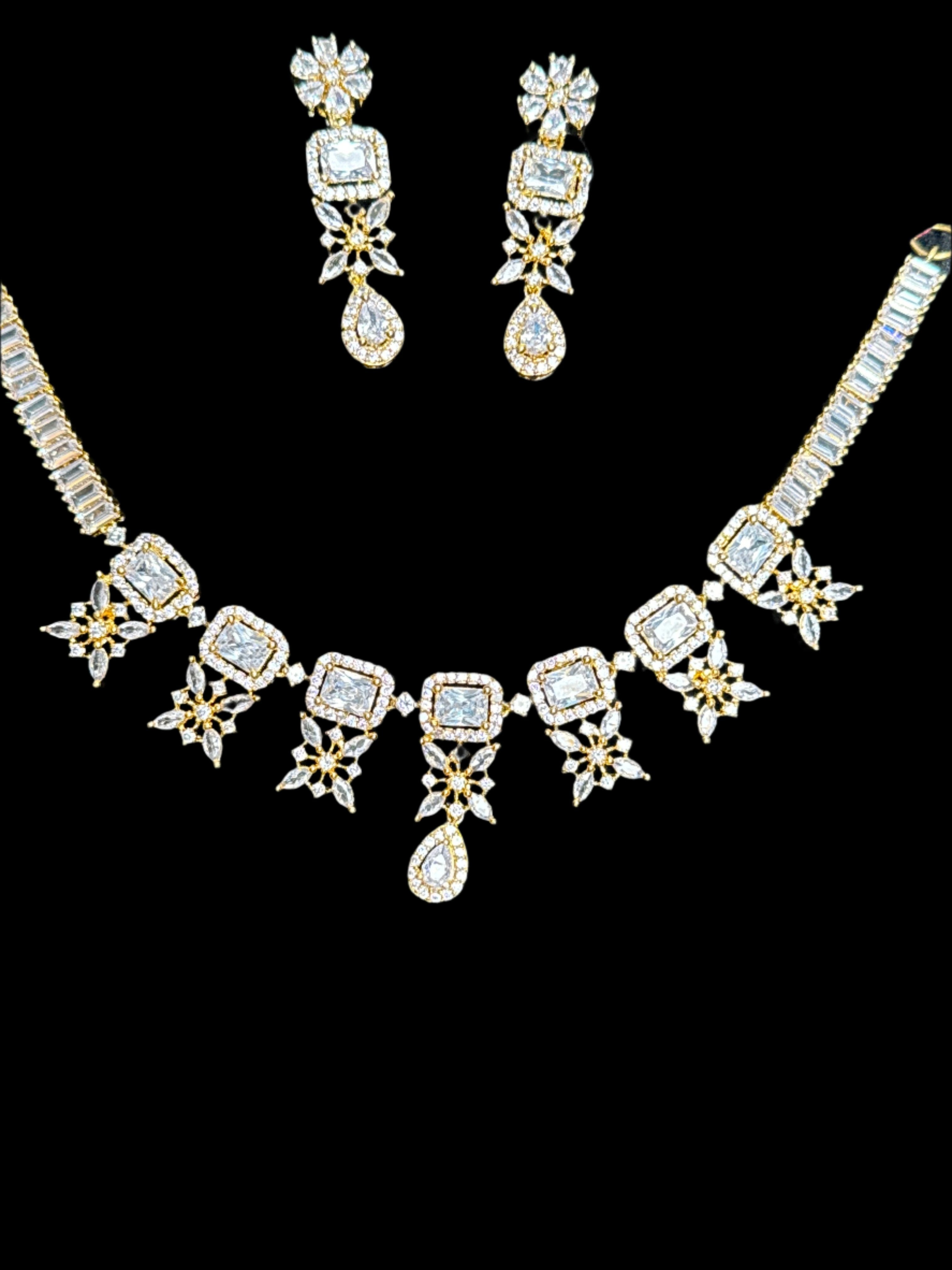 Golden Necklace and earring set - JS59