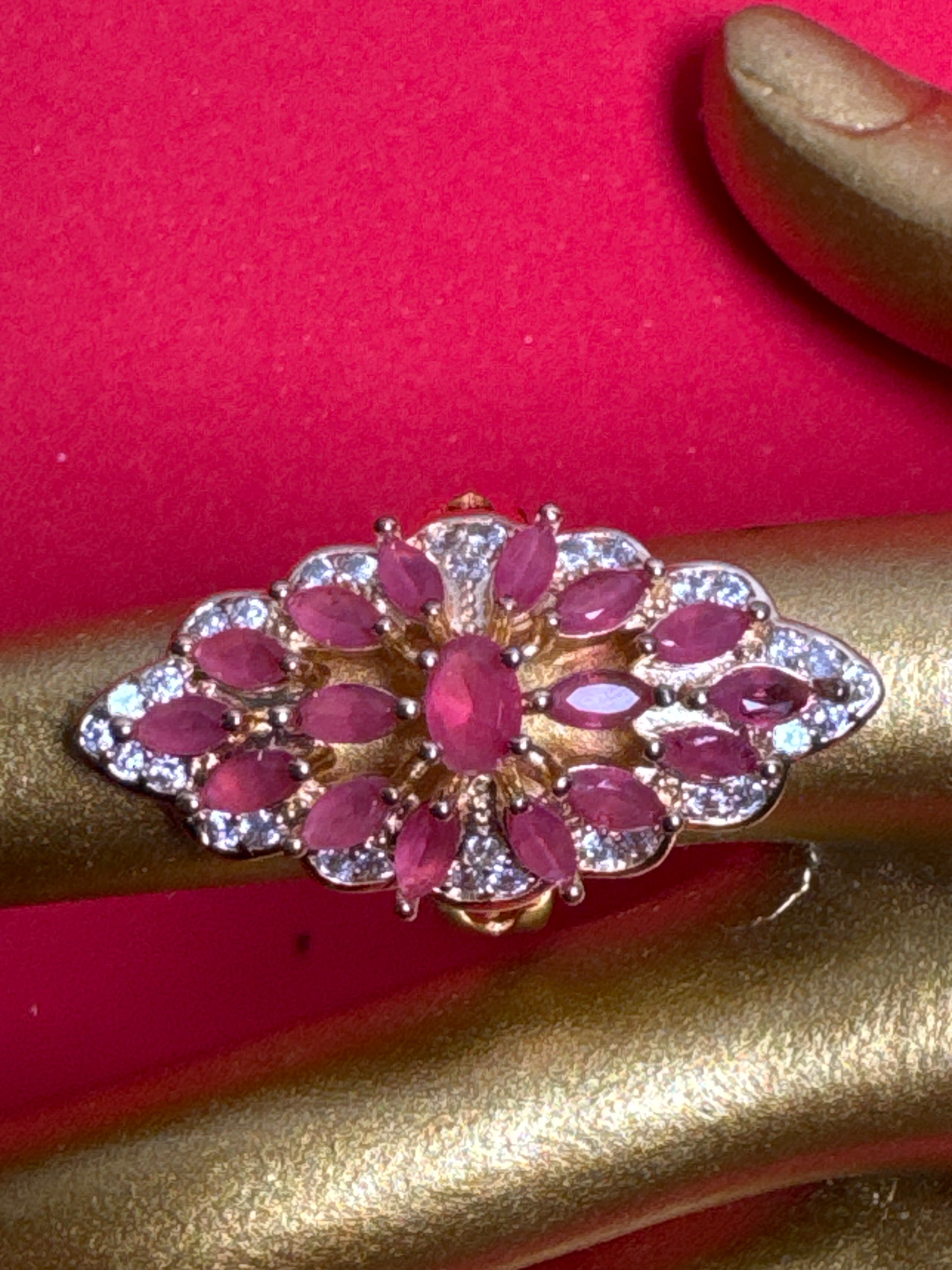 Oval Gold ring with pink beads