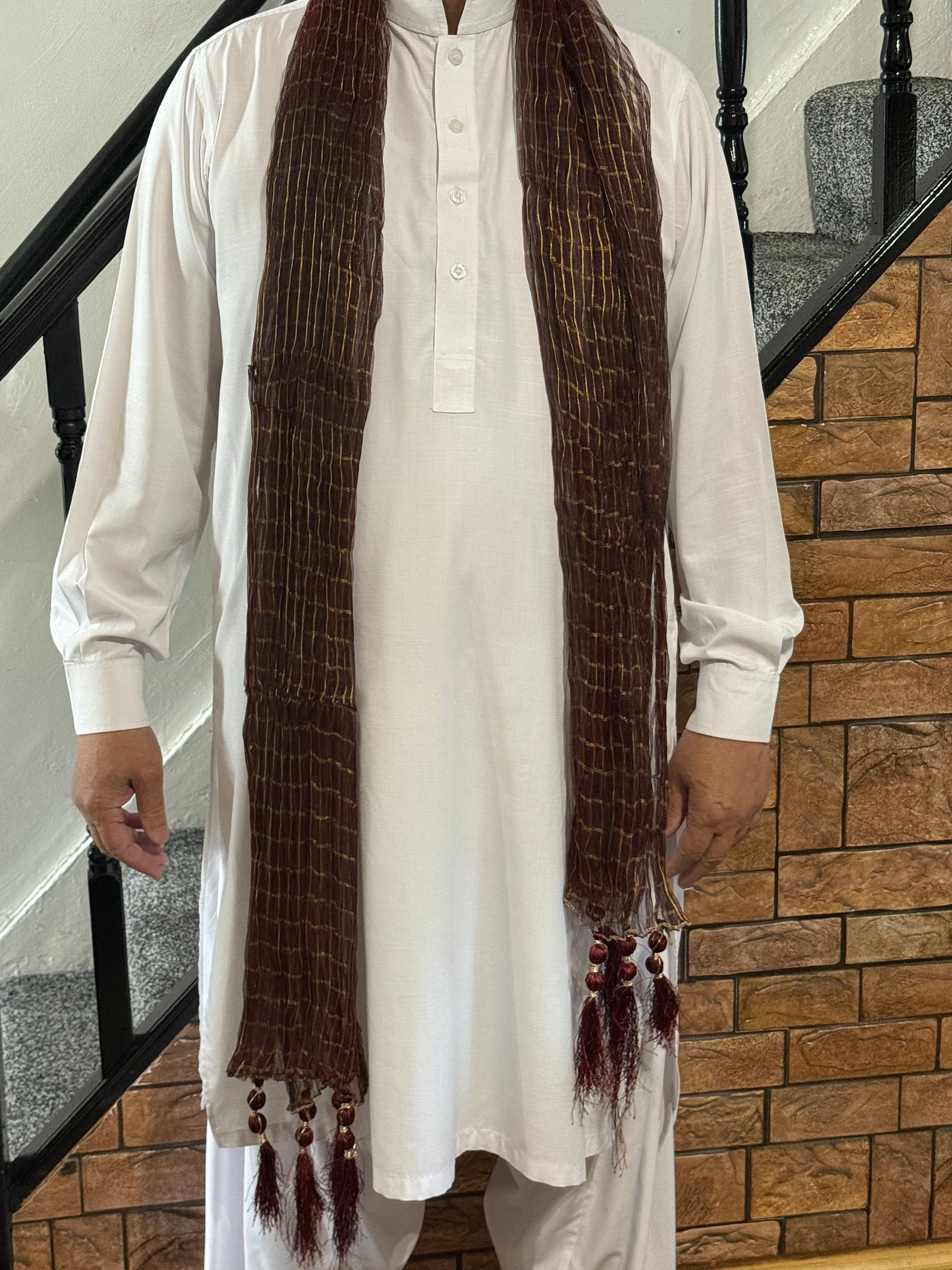 Mehndi Dupatta For The Lads In Dark Maroon Colour With Tussles