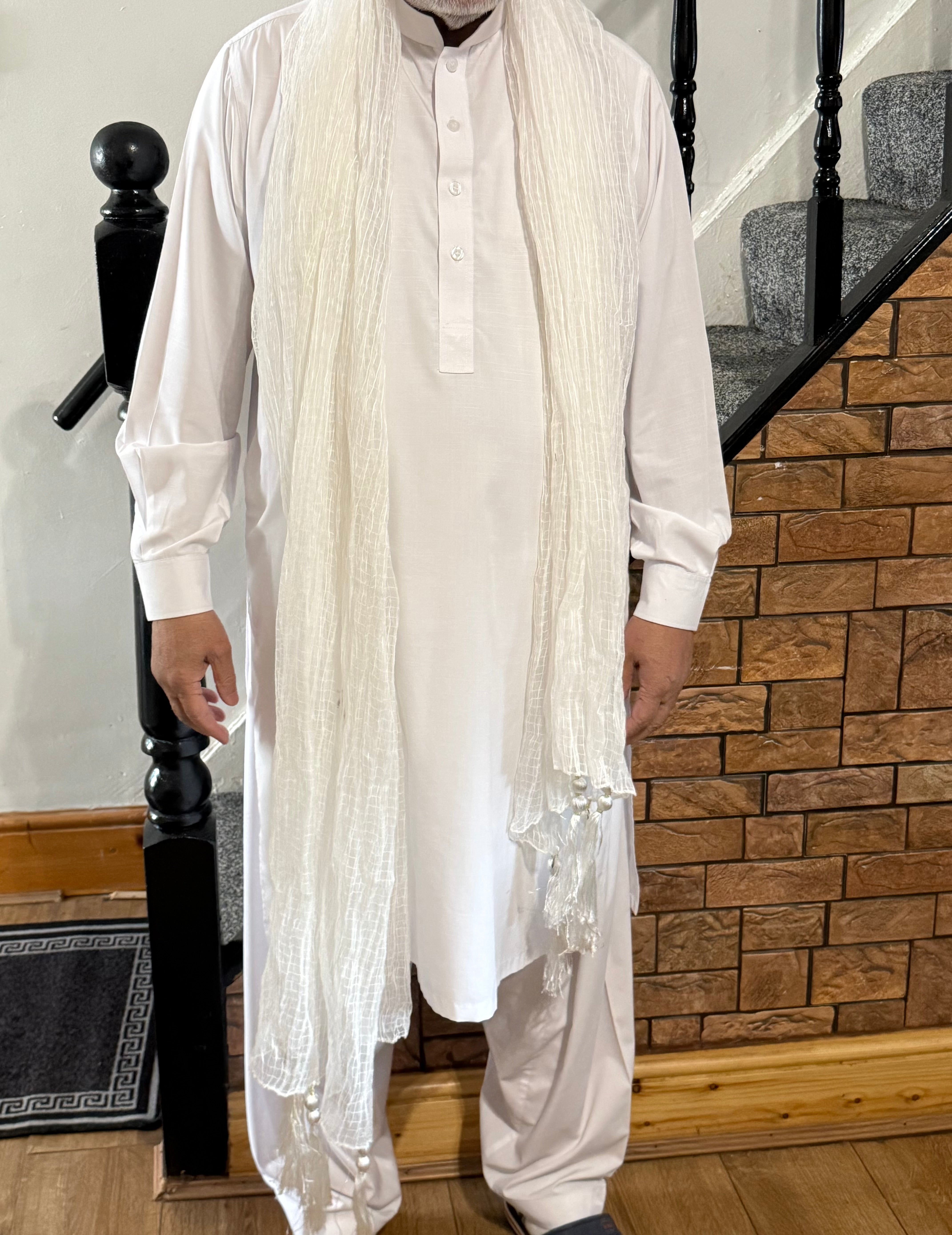 Mehndi Dupatta For The Lads In Dark White Colour With Tussles