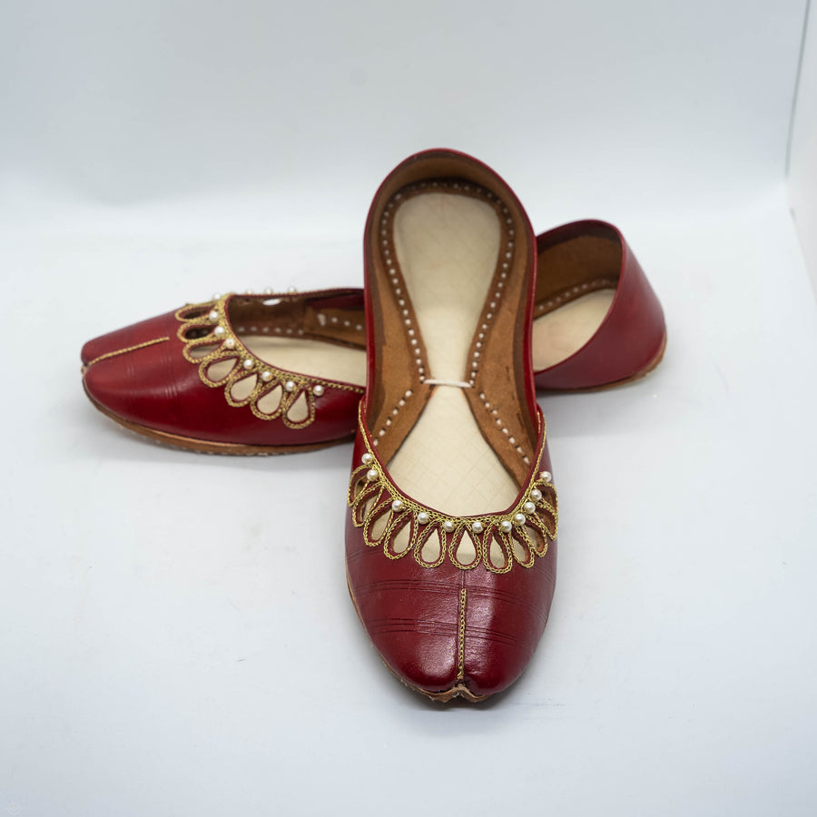 MAROON LEATHER KHUSSA WITH PEARLS