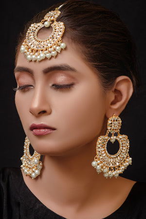 White Earrings and Bindi set- Areeba's Couture