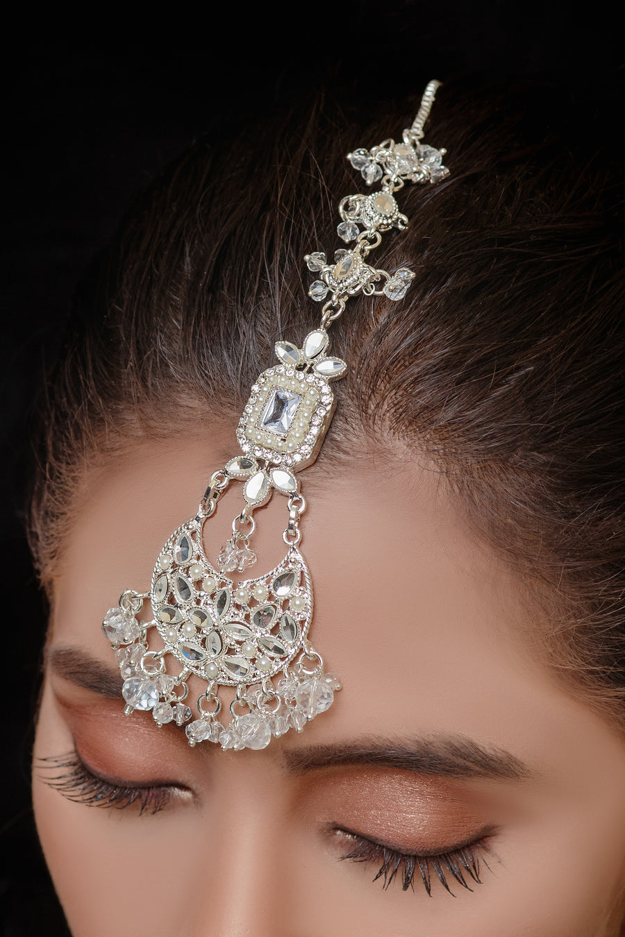 Silver Earrings and Bindi set- Areeba's Couture