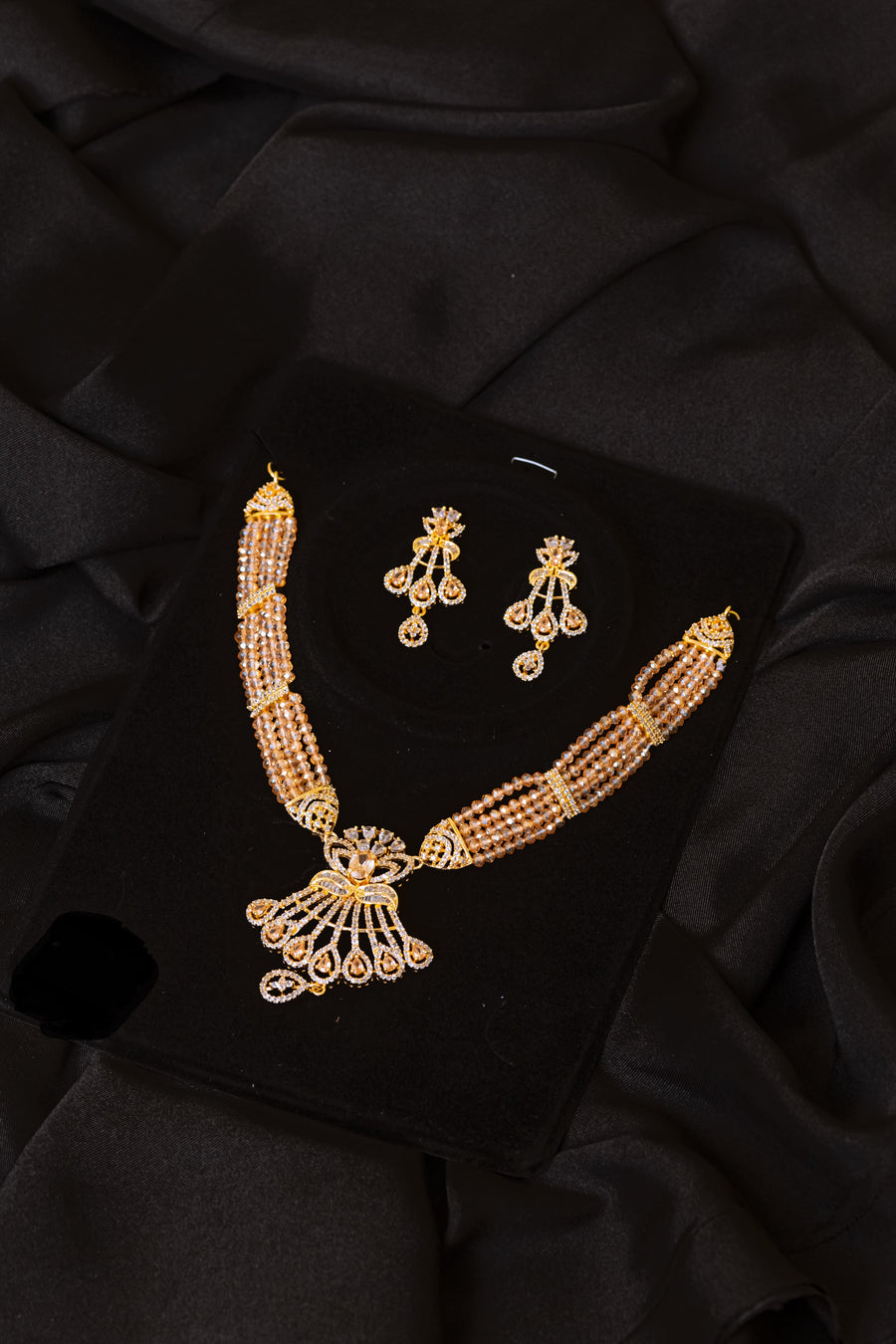 Kundan and pearls Necklace and earring- Areeba's Couture