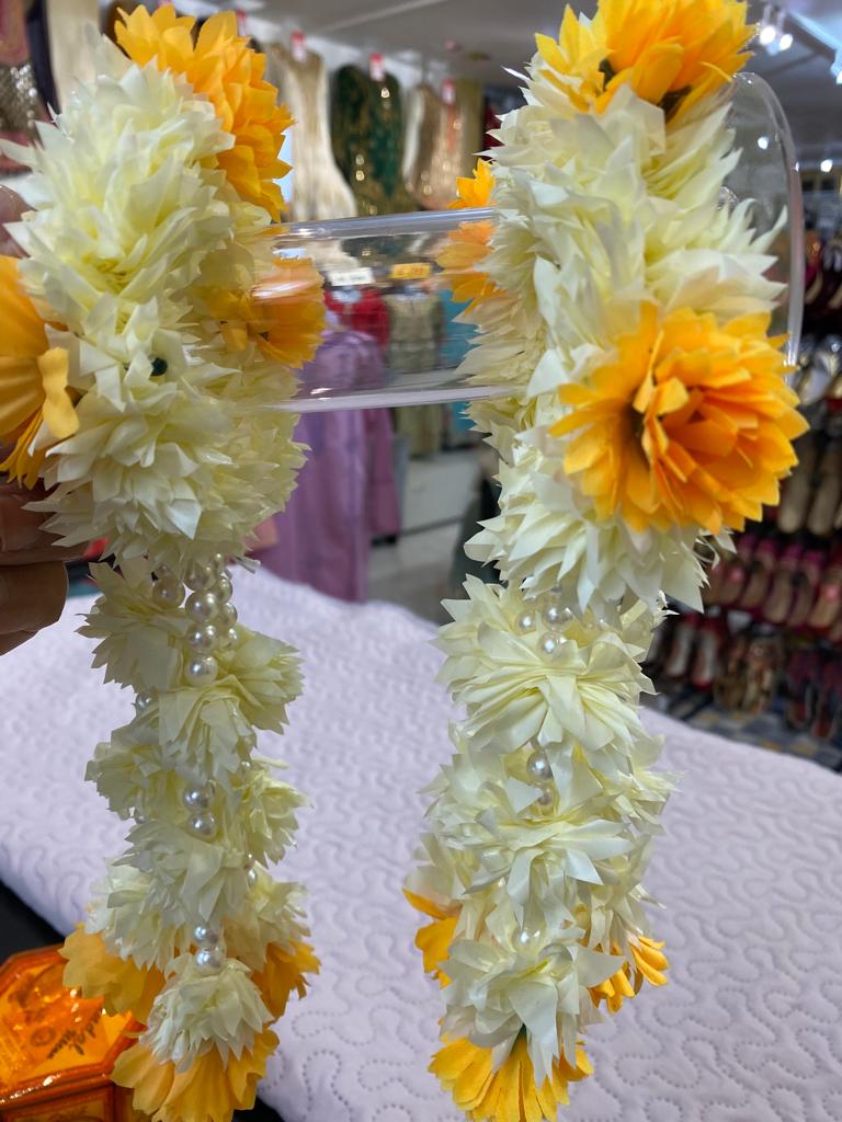 Flower mehndi gajra- Areeba's Couture