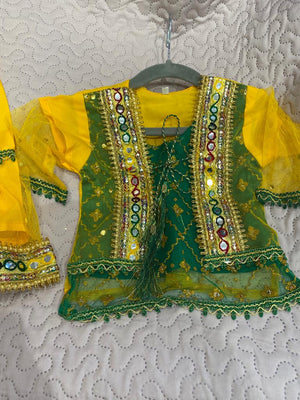 GIRLS MEHNDI OUTFIT- Areeba's Couture